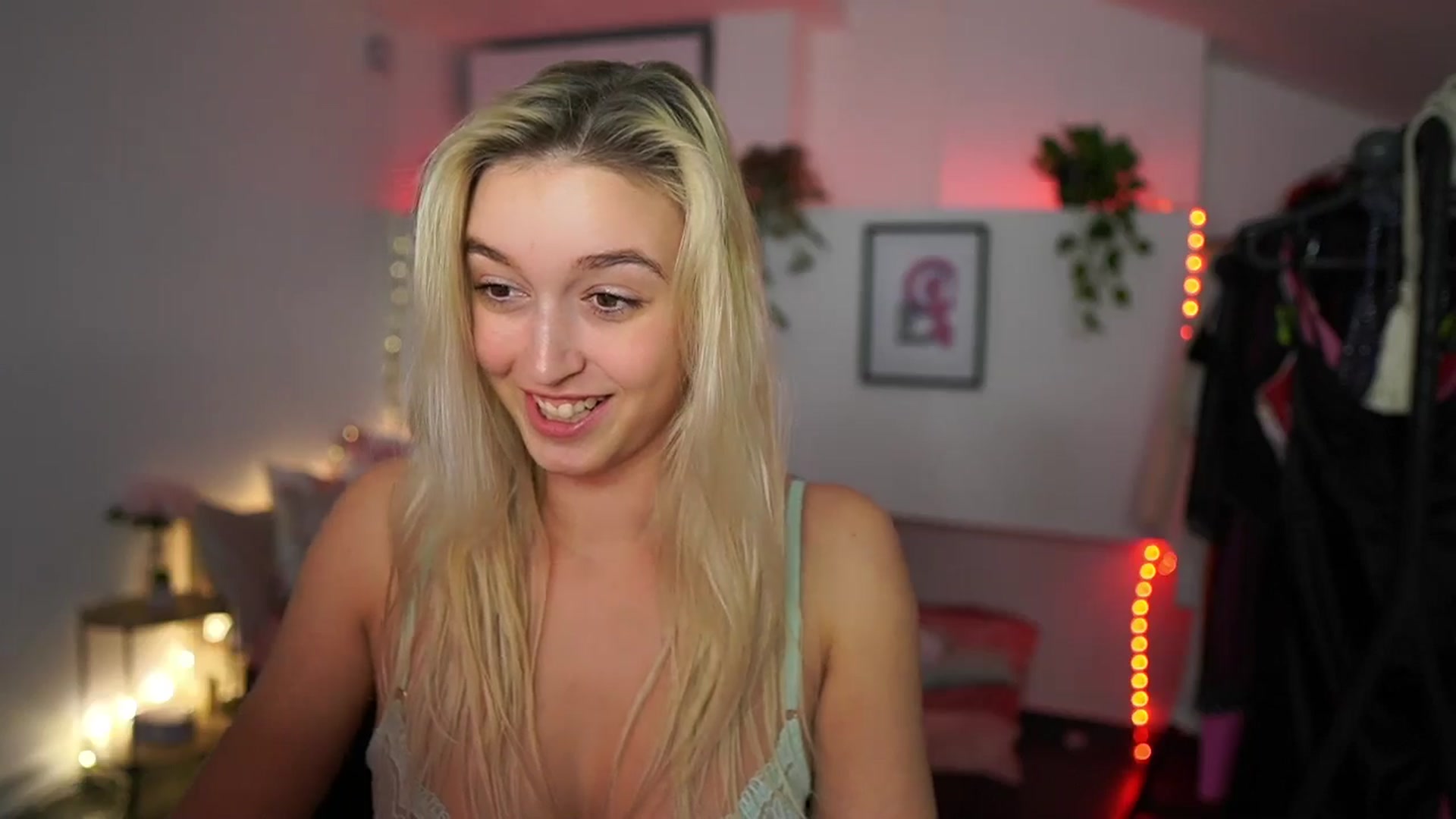 Gallery image thumbnail from Alexis__Texas's myfreecams stream on, 11/28/2024, 24:32 image 10 of 20