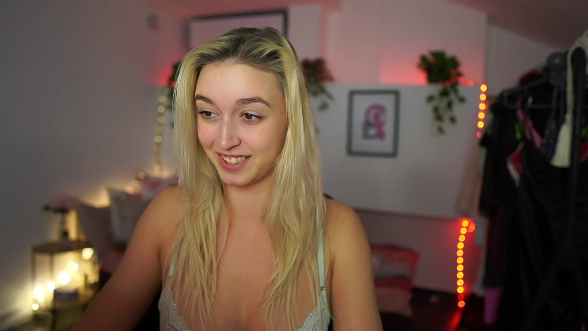 Gallery image thumbnail from Alexis__Texas's myfreecams stream on, 11/28/2024, 24:32 image 5 of 20