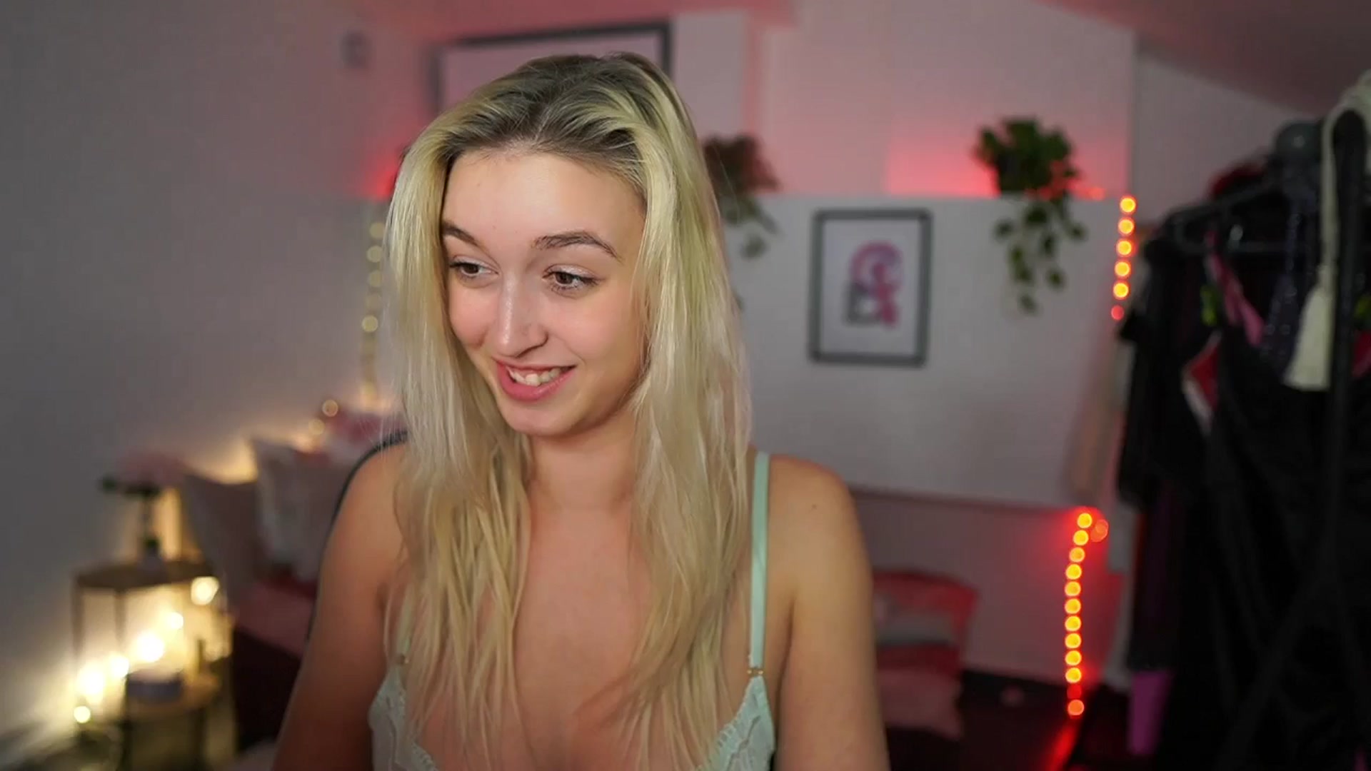 Gallery image thumbnail from Alexis__Texas's myfreecams stream on, 11/28/2024, 24:32 image 14 of 20