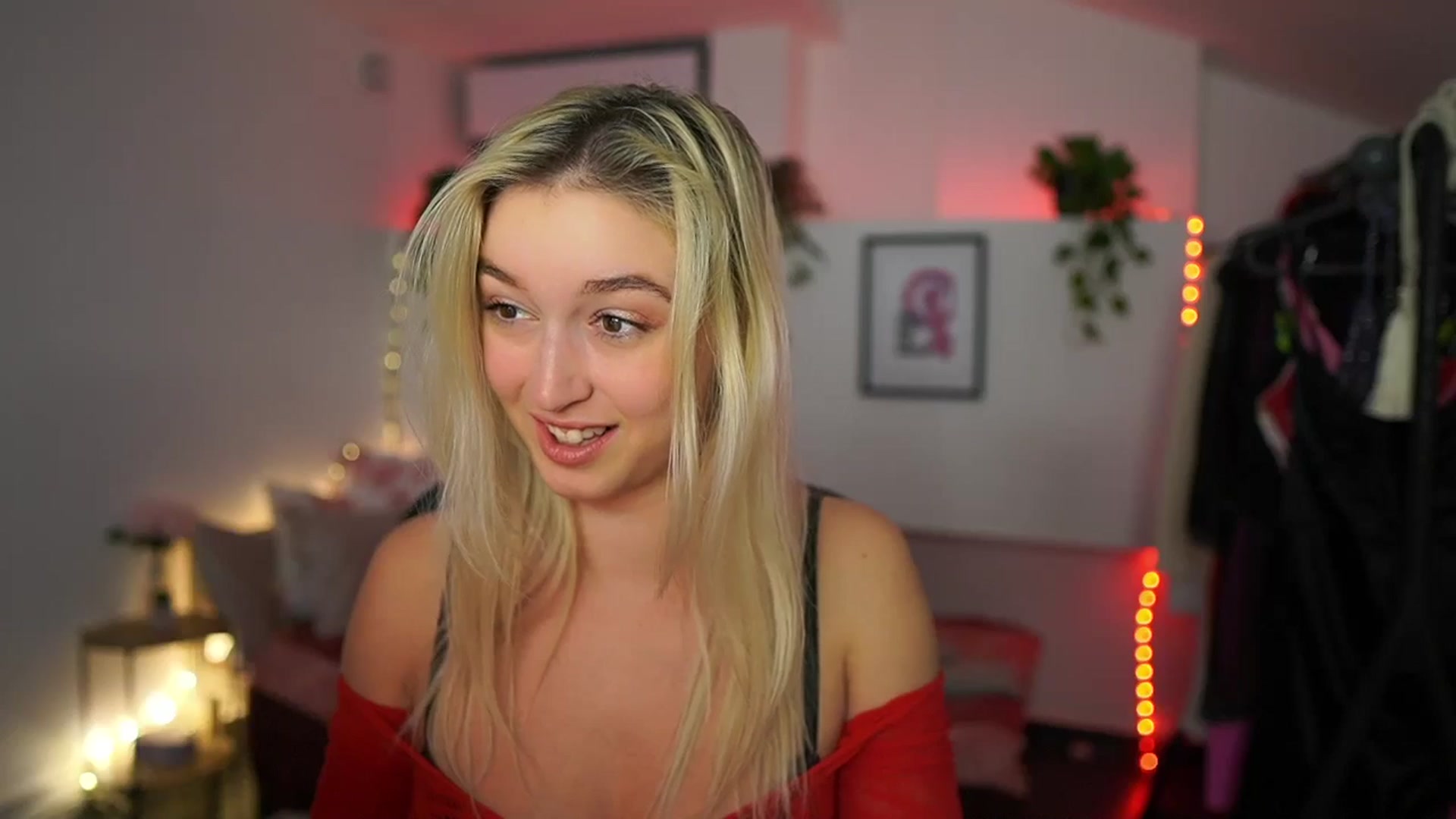 Gallery image thumbnail from Alexis__Texas's myfreecams stream on, 11/29/2024, 20:30 image 17 of 20