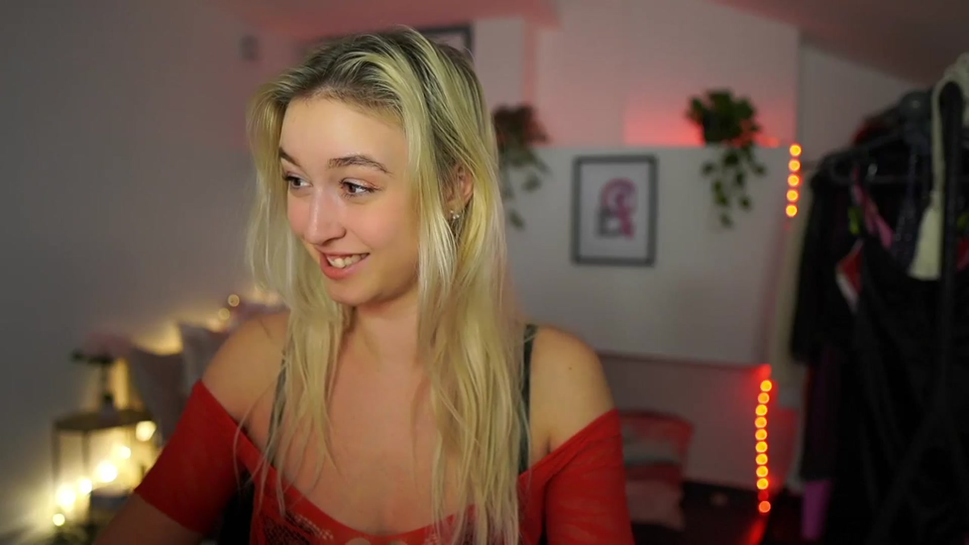 Gallery image thumbnail from Alexis__Texas's myfreecams stream on, 11/29/2024, 20:30 image 13 of 20