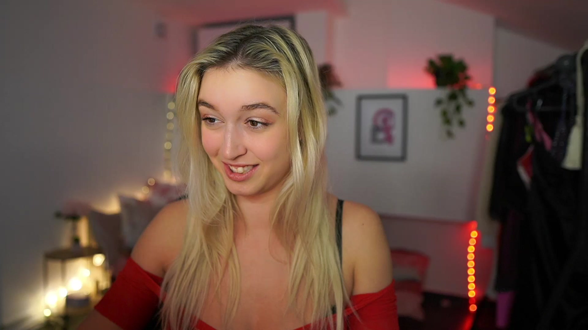 Gallery image thumbnail from Alexis__Texas's myfreecams stream on, 11/29/2024, 20:48 image 12 of 20