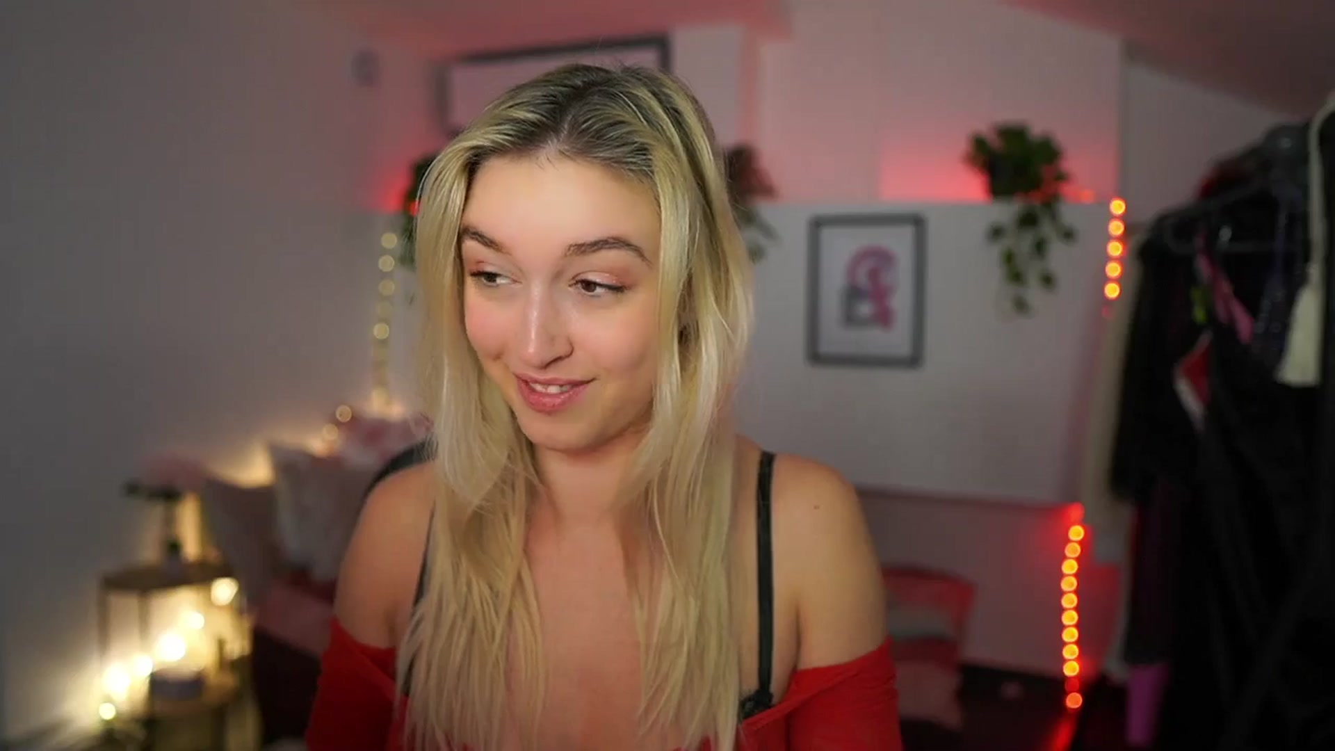 Gallery image thumbnail from Alexis__Texas's myfreecams stream on, 11/29/2024, 20:48 image 14 of 20