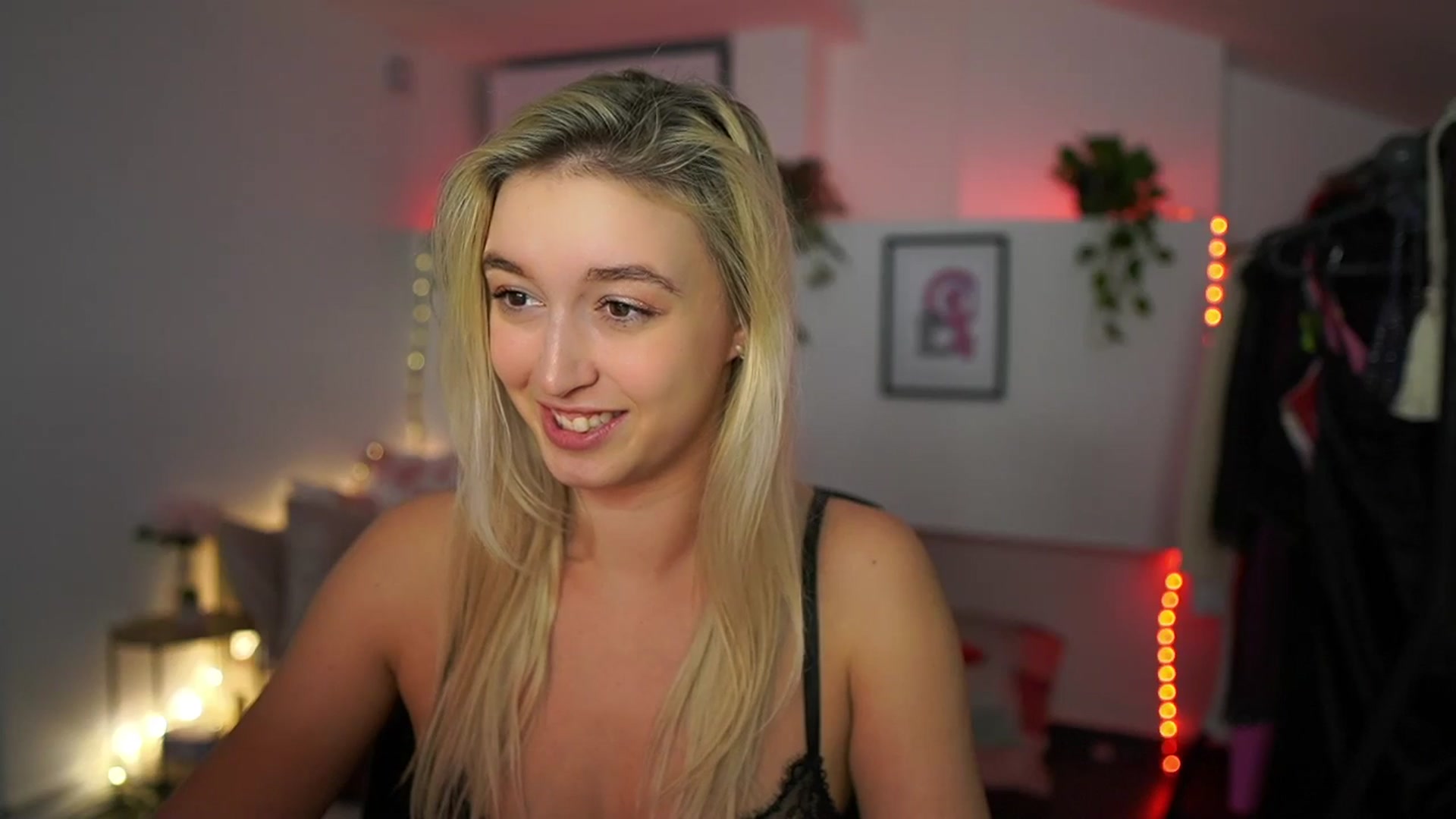 Gallery image thumbnail from Alexis__Texas's myfreecams stream on, 11/29/2024, 22:20 image 19 of 20