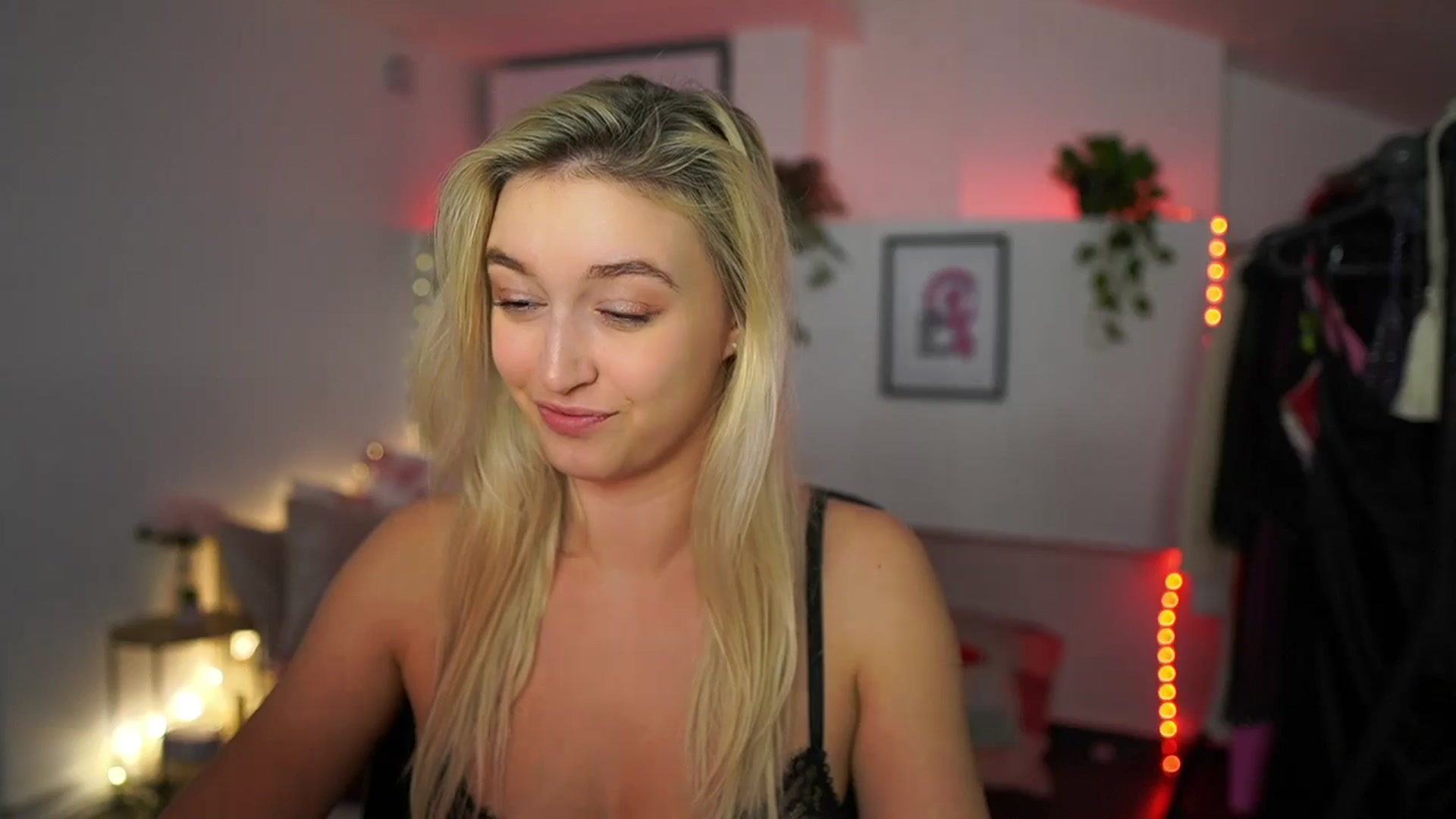 Gallery image thumbnail from Alexis__Texas's myfreecams stream on, 11/29/2024, 22:20 image 18 of 20