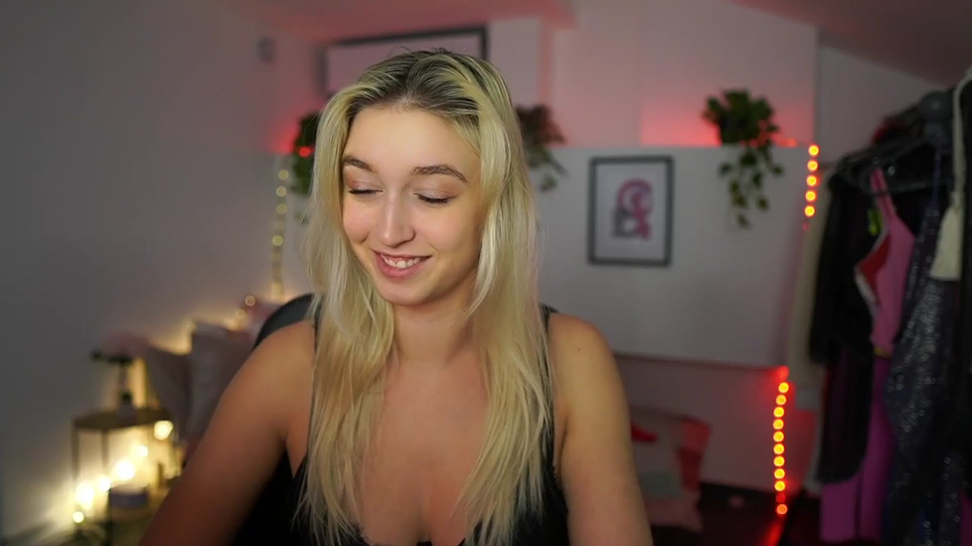 Gallery image thumbnail from Alexis__Texas's myfreecams stream on, 11/30/2024, 24:09 image 16 of 20