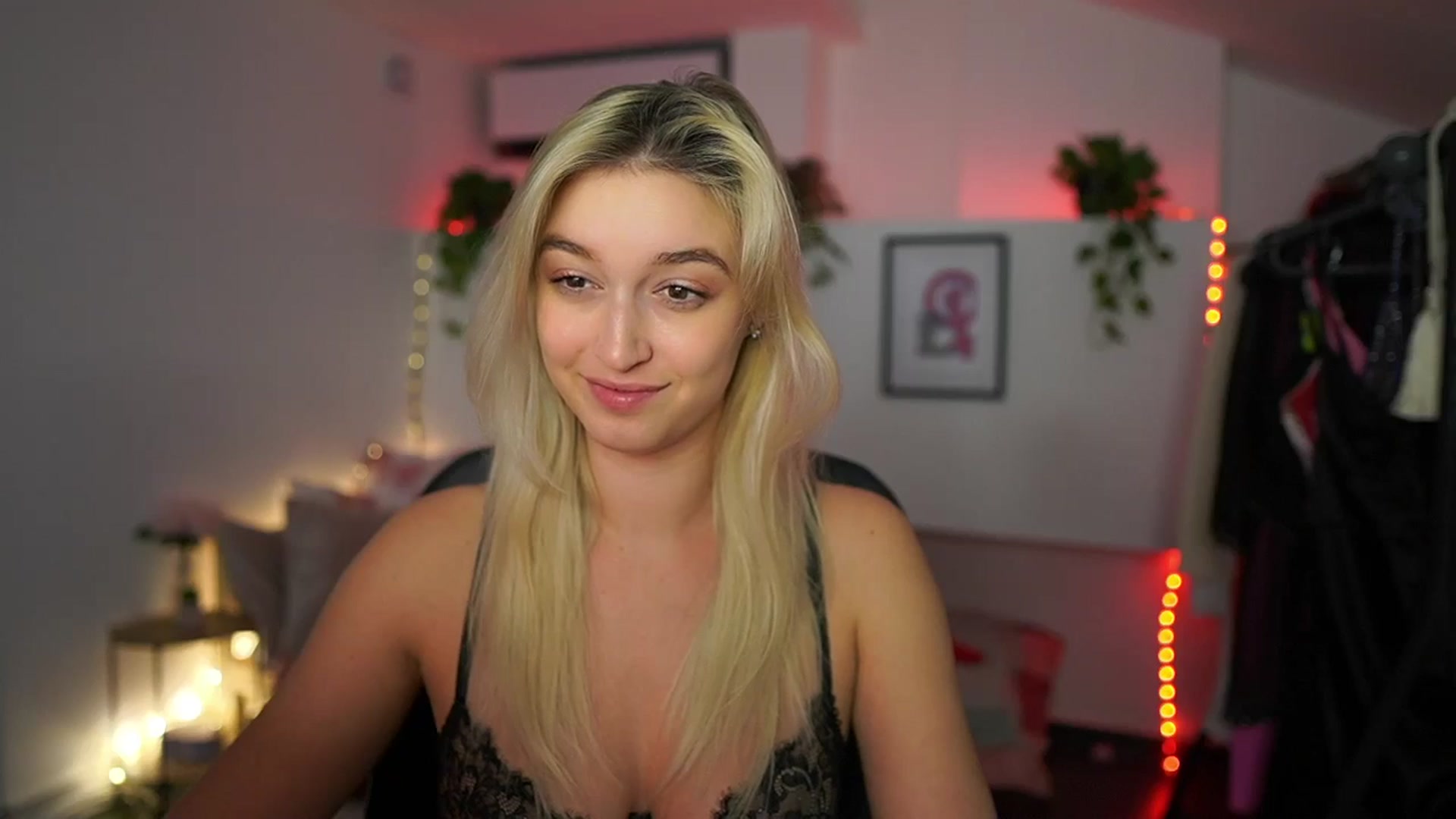 Gallery image thumbnail from Alexis__Texas's myfreecams stream on, 11/30/2024, 24:09 image 3 of 20