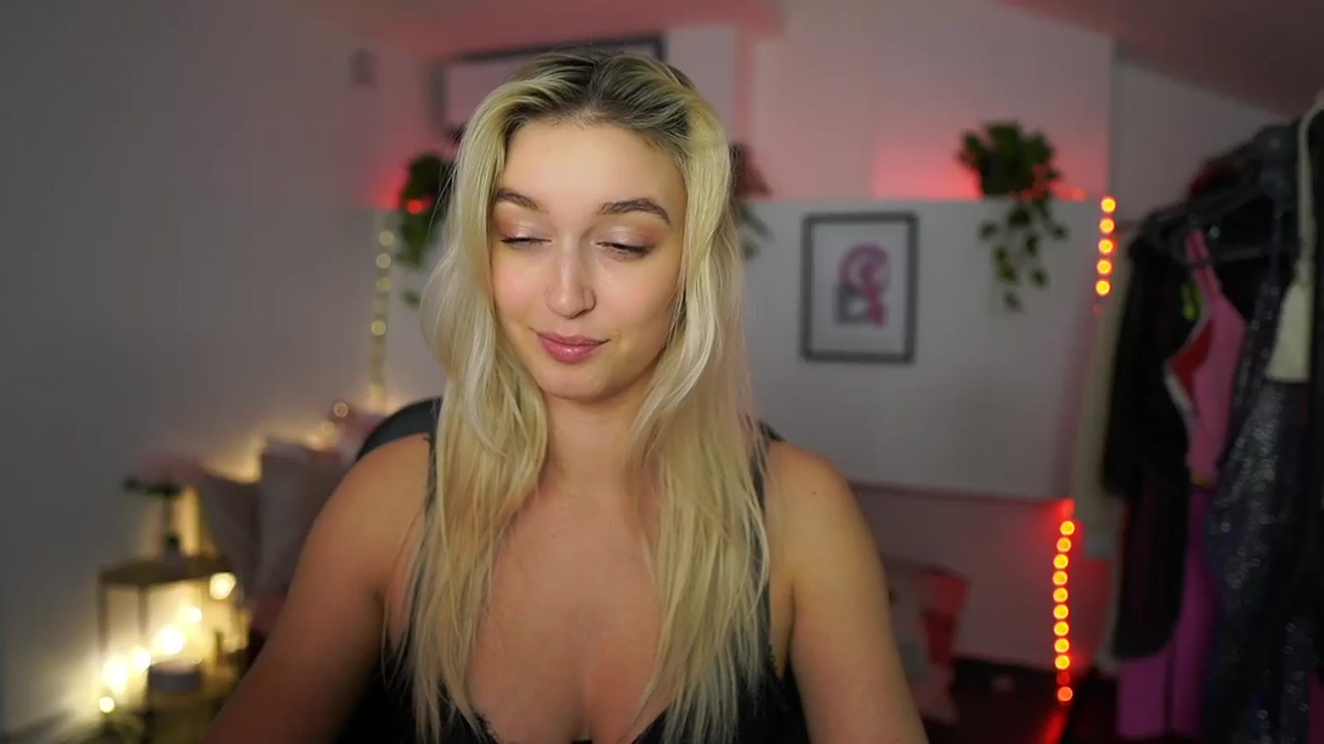 Gallery image thumbnail from Alexis__Texas's myfreecams stream on, 11/30/2024, 24:09 image 13 of 20