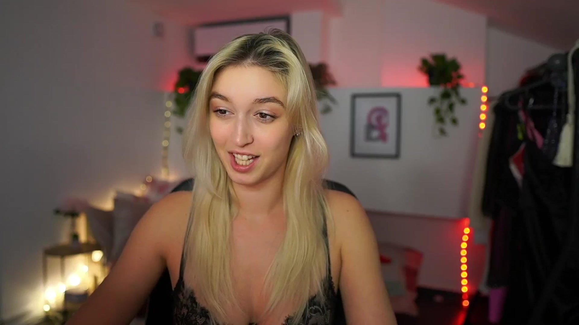 Gallery image thumbnail from Alexis__Texas's myfreecams stream on, 11/30/2024, 24:09 image 5 of 20