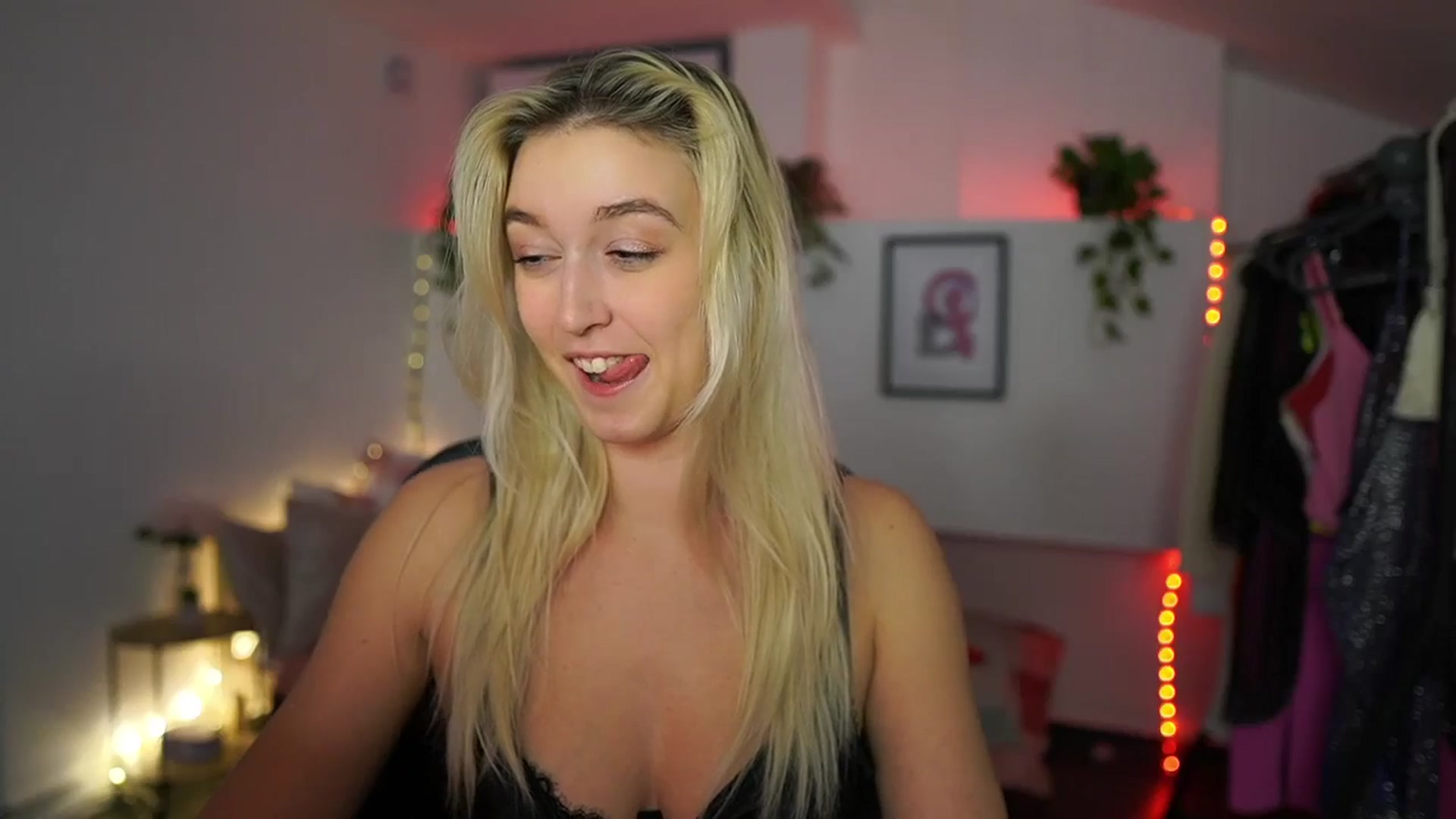 Gallery image thumbnail from Alexis__Texas's myfreecams stream on, 11/30/2024, 24:09 image 12 of 20