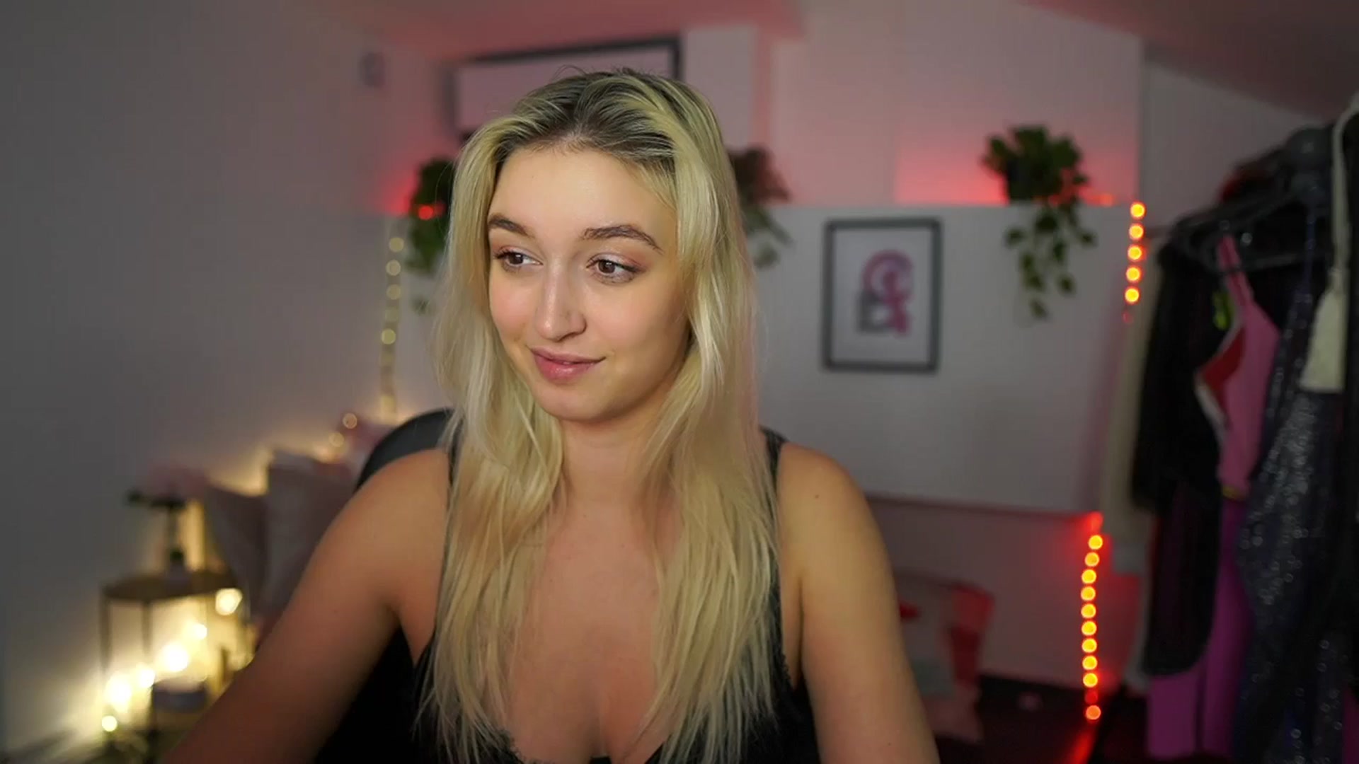 Gallery image thumbnail from Alexis__Texas's myfreecams stream on, 11/30/2024, 24:09 image 15 of 20