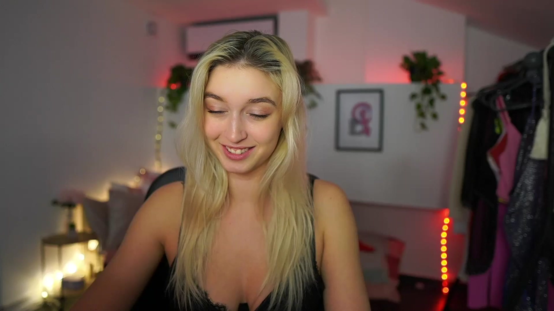 Gallery image thumbnail from Alexis__Texas's myfreecams stream on, 11/30/2024, 24:09 image 14 of 20