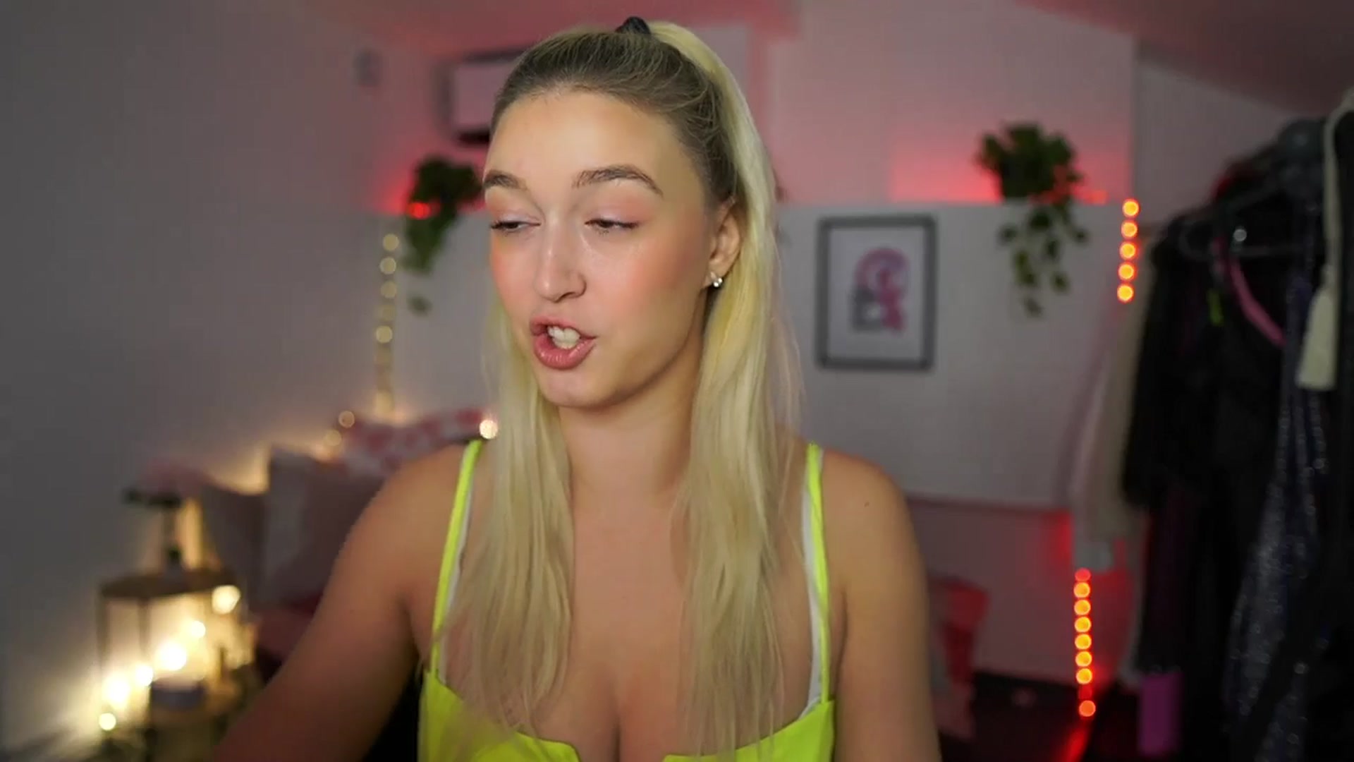 Gallery image thumbnail from Alexis__Texas's myfreecams stream on, 11/30/2024, 14:43 image 2 of 20
