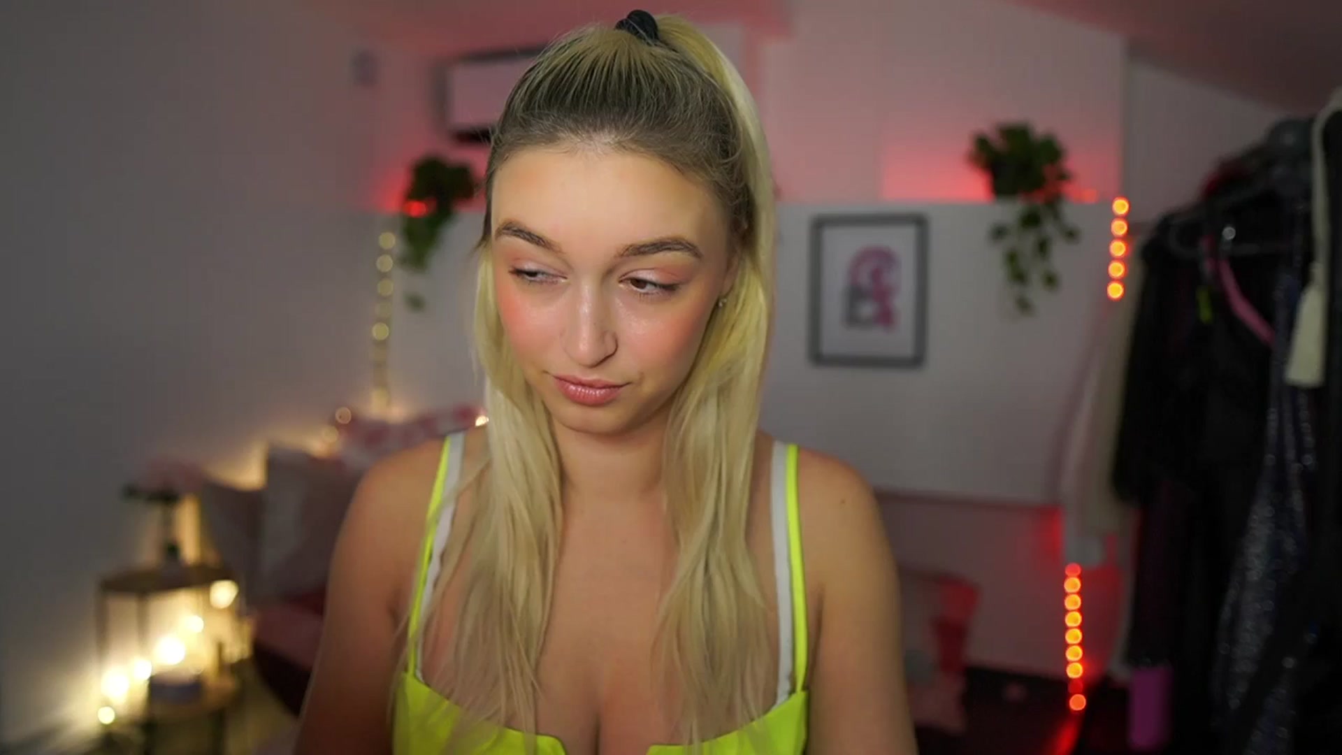 Gallery image thumbnail from Alexis__Texas's myfreecams stream on, 11/30/2024, 14:43 image 18 of 20