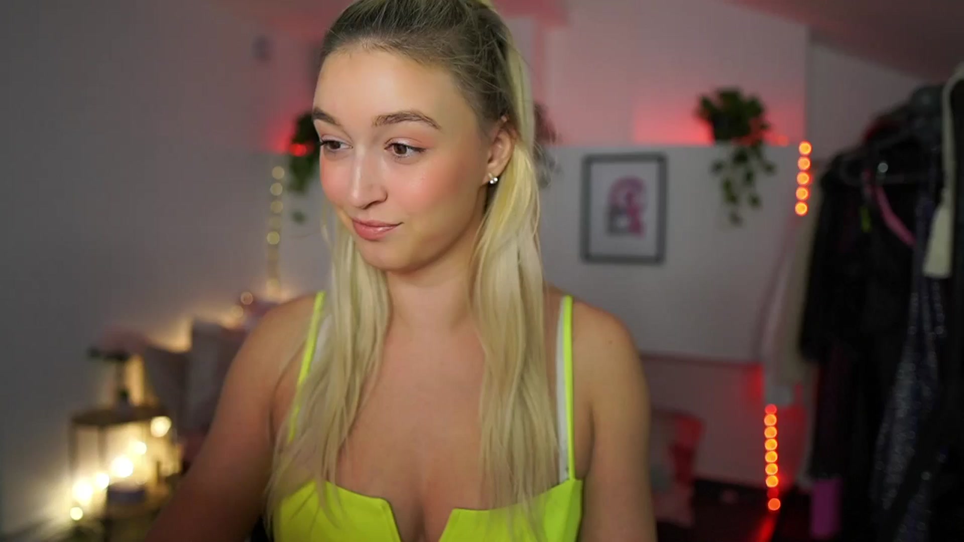 Gallery image thumbnail from Alexis__Texas's myfreecams stream on, 11/30/2024, 16:55 image 1 of 20