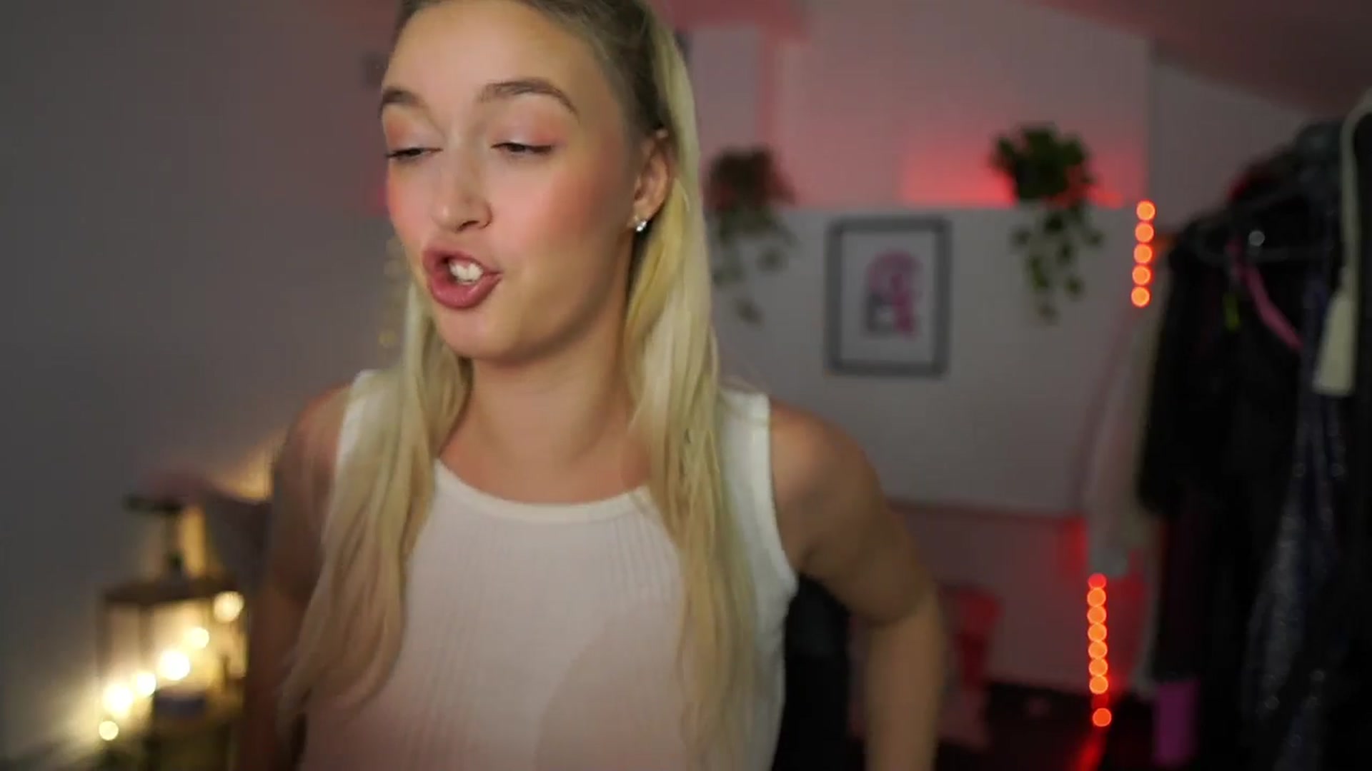 Gallery image thumbnail from Alexis__Texas's myfreecams stream on, 11/30/2024, 16:55 image 6 of 20