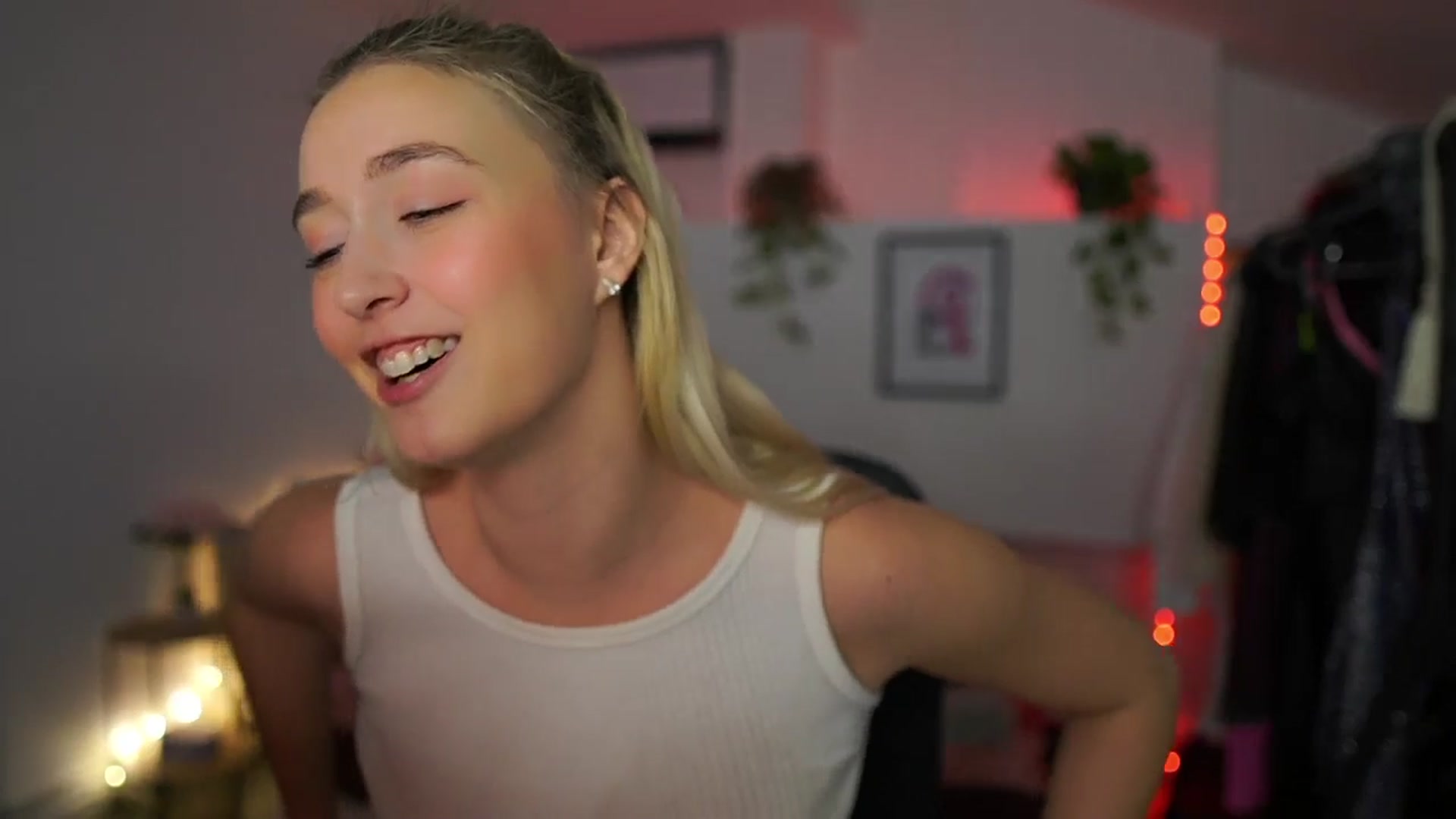 Gallery image thumbnail from Alexis__Texas's myfreecams stream on, 11/30/2024, 16:55 image 10 of 20
