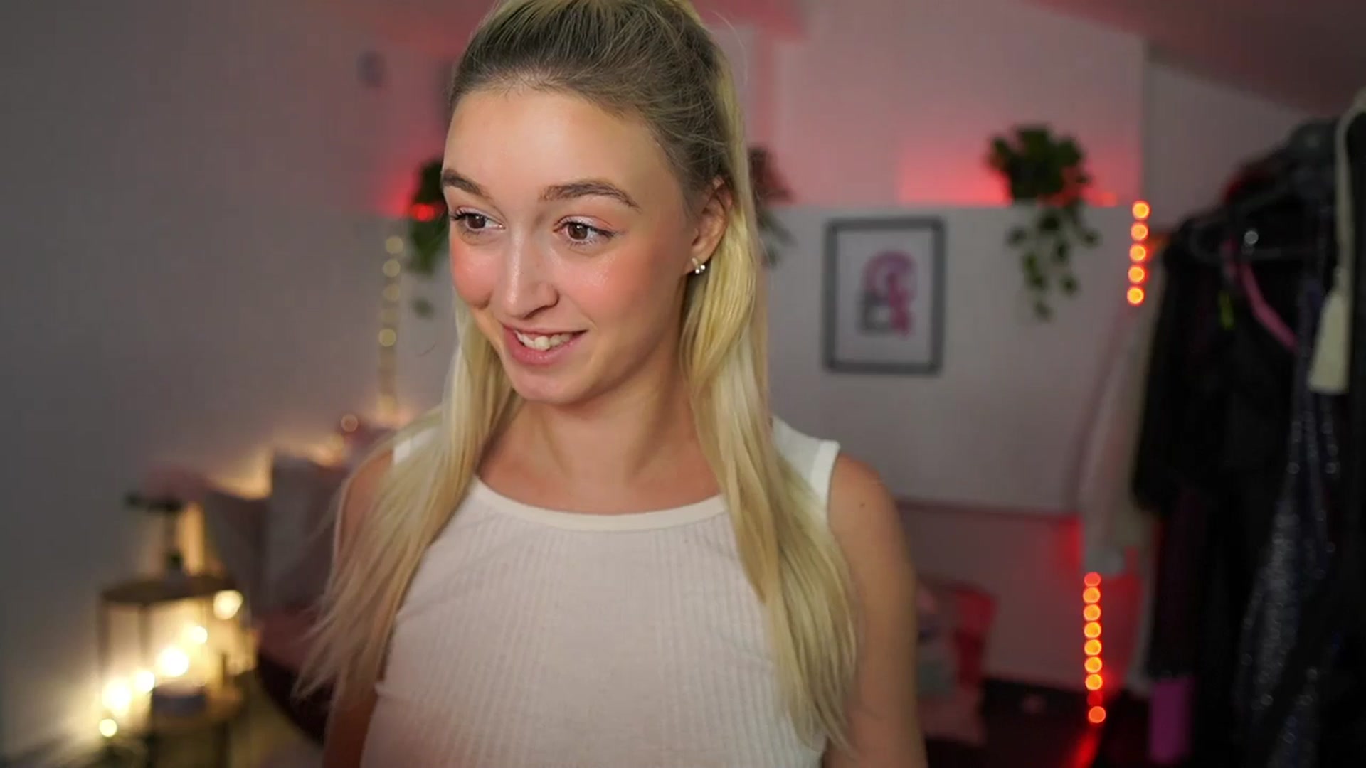 Gallery image thumbnail from Alexis__Texas's myfreecams stream on, 11/30/2024, 16:55 image 17 of 20
