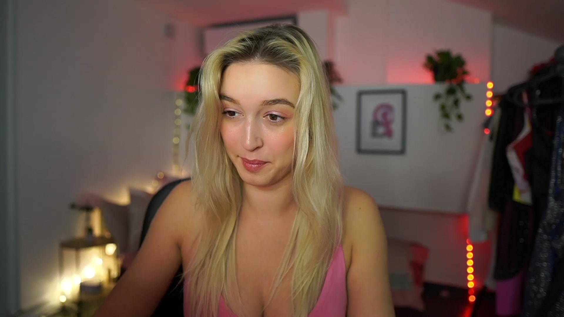 Gallery image thumbnail from Alexis__Texas's myfreecams stream on, 12/01/2024, 21:21 image 11 of 20