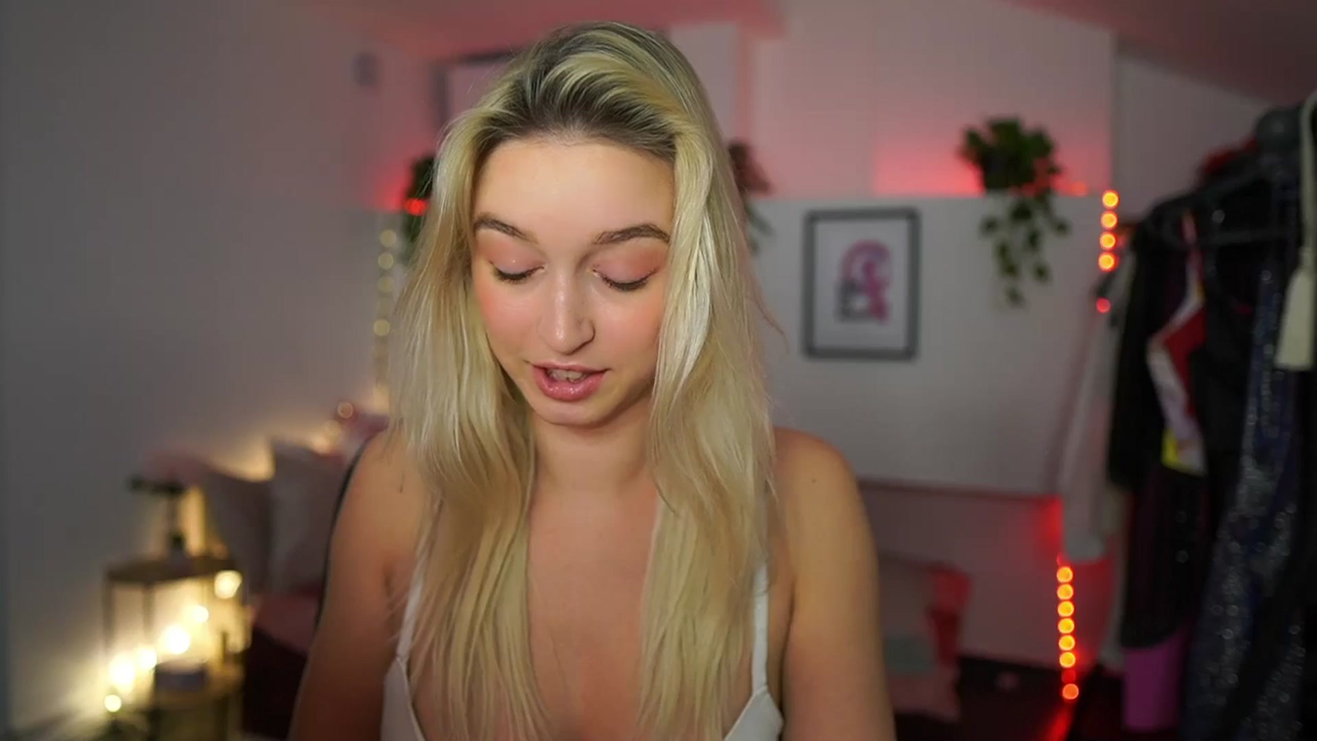 Gallery image thumbnail from Alexis__Texas's myfreecams stream on, 12/01/2024, 21:55 image 5 of 20