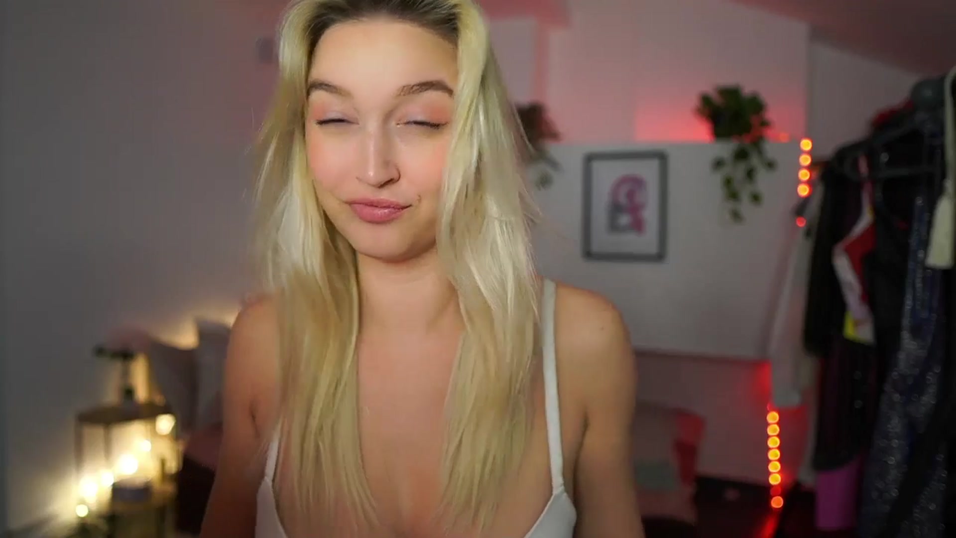 Gallery image thumbnail from Alexis__Texas's myfreecams stream on, 12/01/2024, 21:55 image 7 of 20