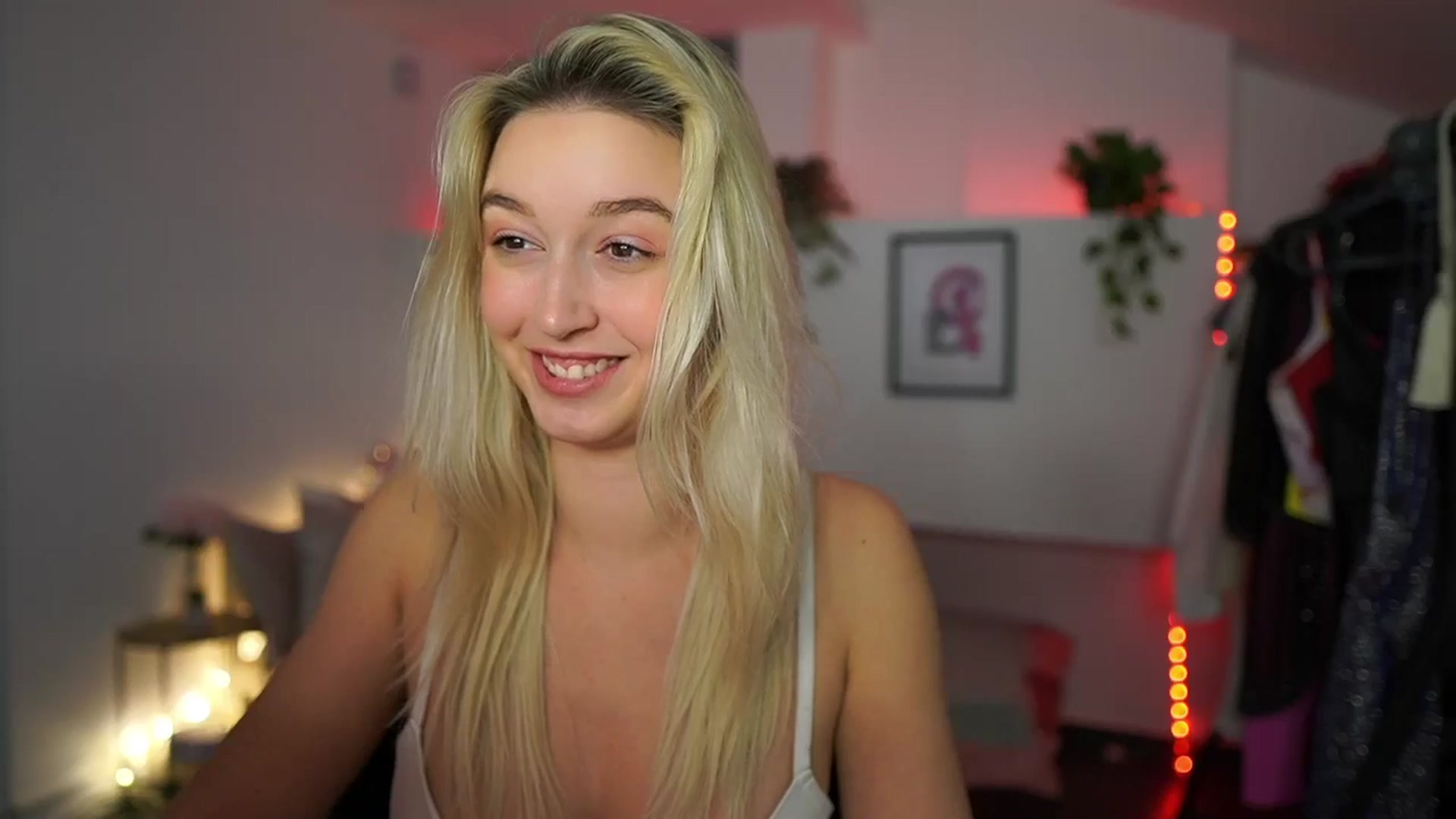 Gallery image thumbnail from Alexis__Texas's myfreecams stream on, 12/01/2024, 21:55 image 6 of 20