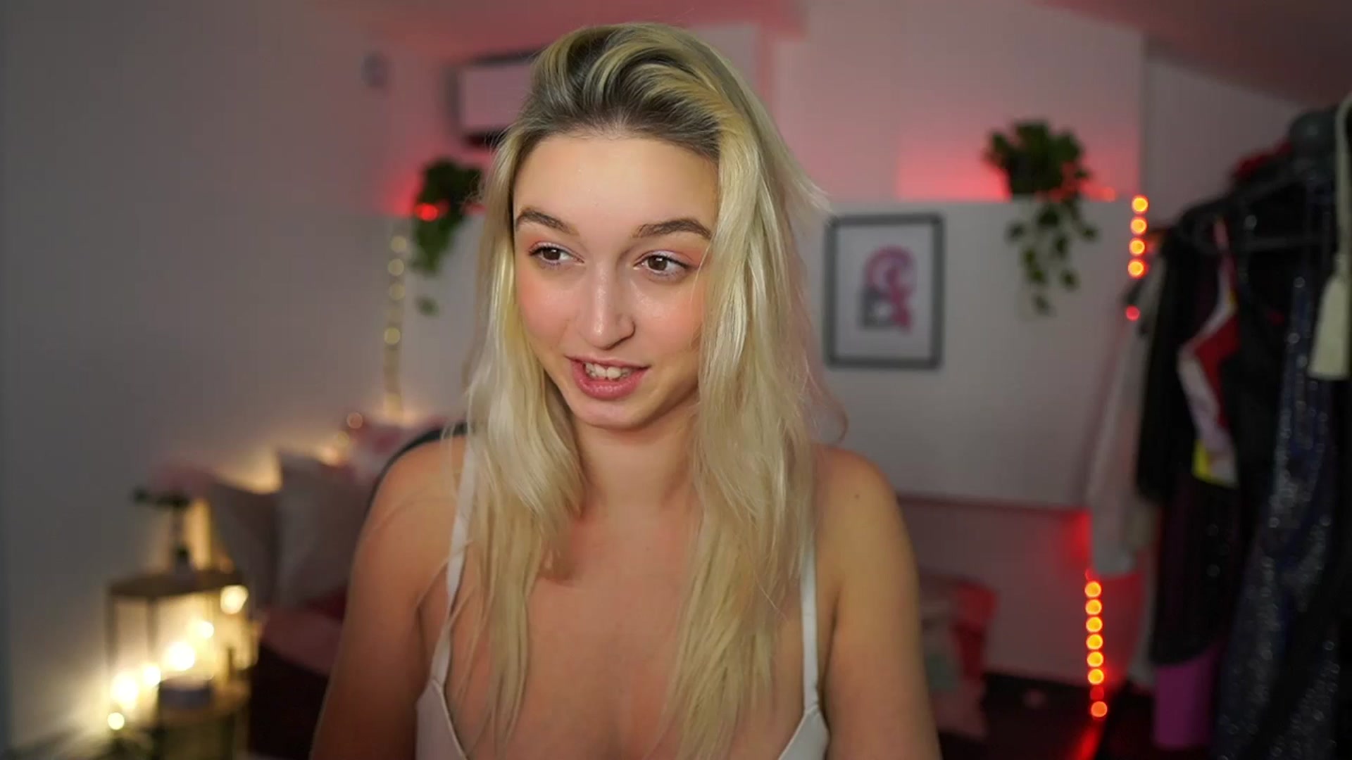 Gallery image thumbnail from Alexis__Texas's myfreecams stream on, 12/01/2024, 23:15 image 18 of 20