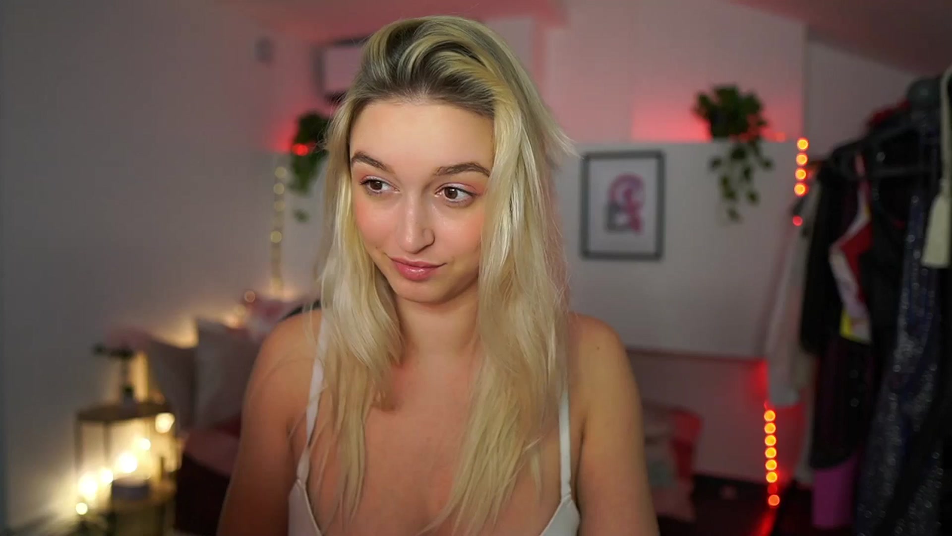 Gallery image thumbnail from Alexis__Texas's myfreecams stream on, 12/01/2024, 23:15 image 19 of 20