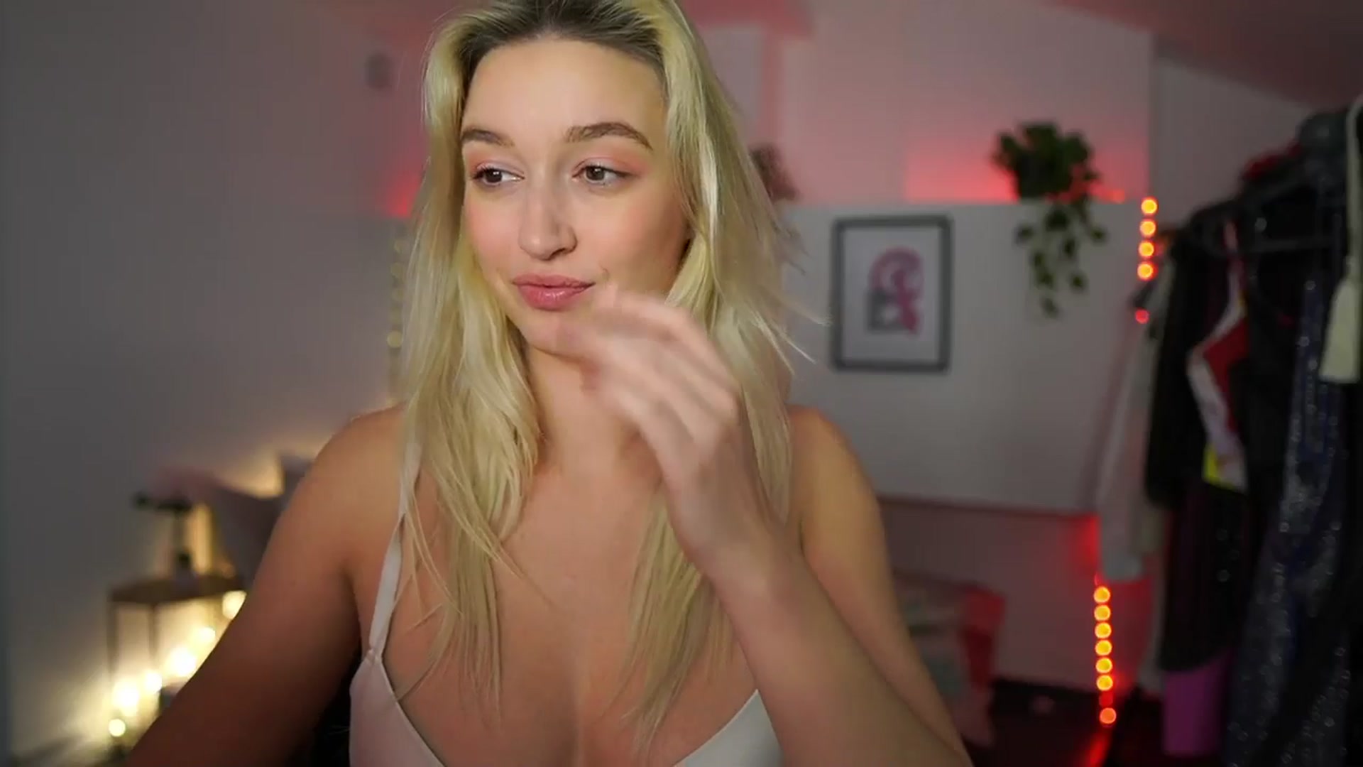 Gallery image thumbnail from Alexis__Texas's myfreecams stream on, 12/01/2024, 23:15 image 12 of 20
