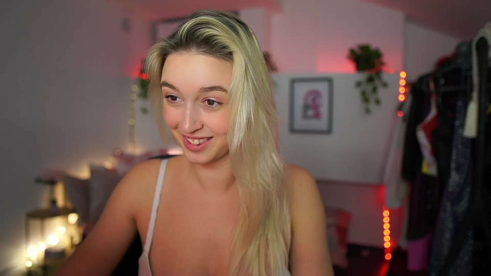 Gallery image thumbnail from Alexis__Texas's myfreecams stream on, 12/02/2024, 24:01 image 4 of 20