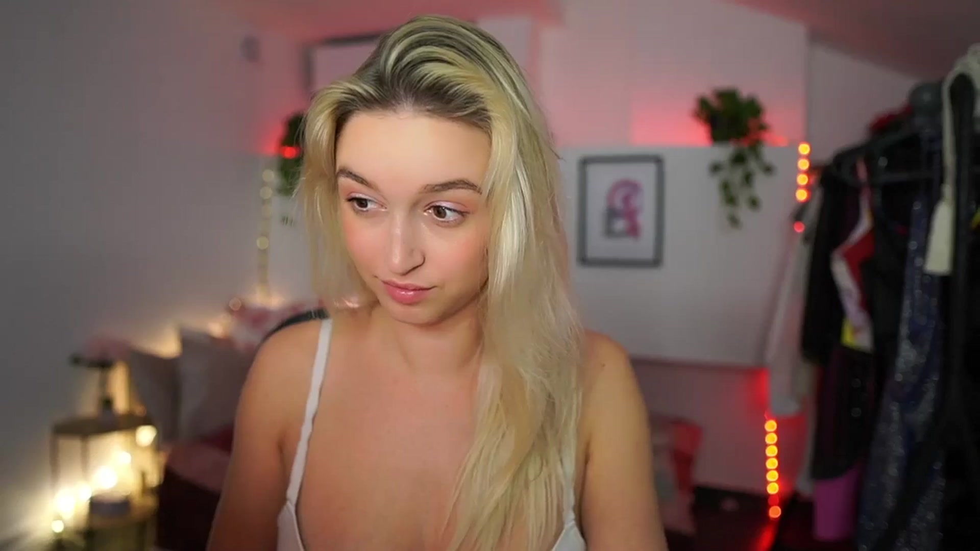 Gallery image thumbnail from Alexis__Texas's myfreecams stream on, 12/02/2024, 24:01 image 5 of 20