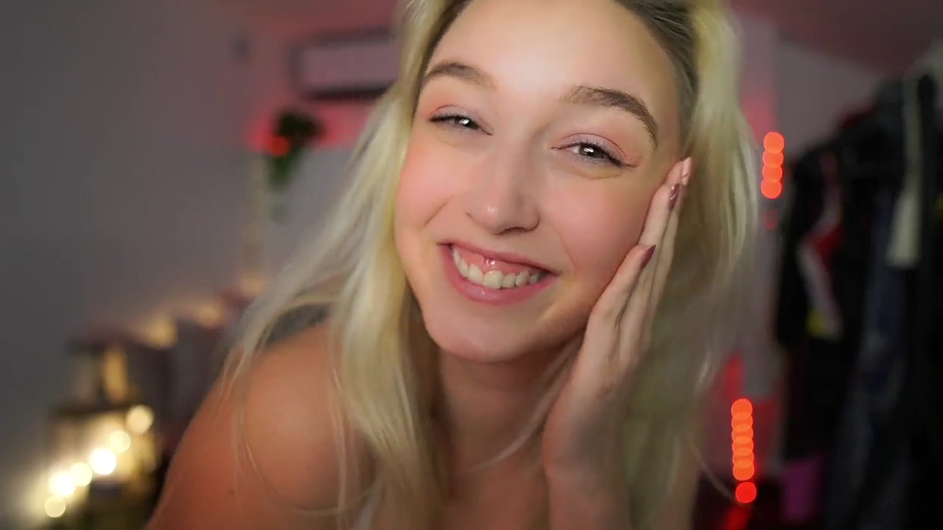 Gallery image thumbnail from Alexis__Texas's myfreecams stream on, 12/02/2024, 24:01 image 3 of 20