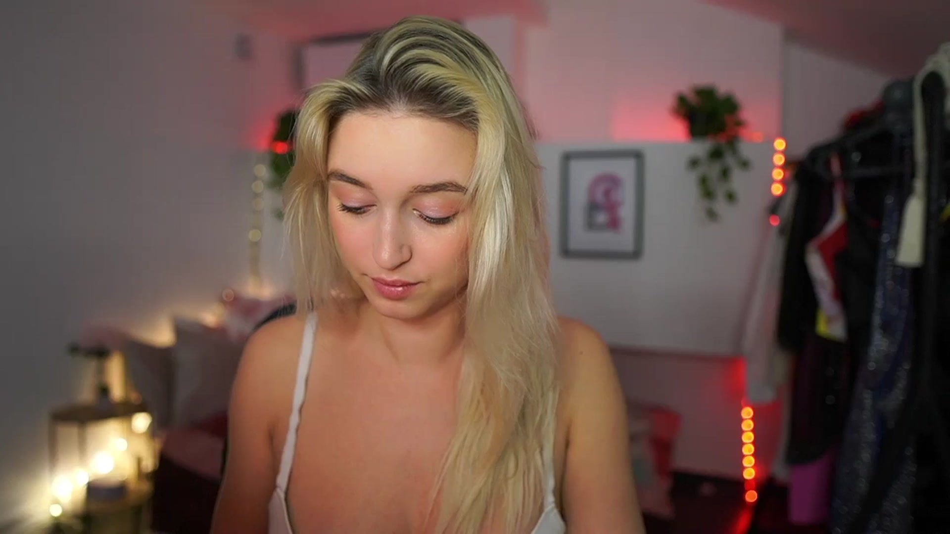 Gallery image thumbnail from Alexis__Texas's myfreecams stream on, 12/02/2024, 24:01 image 6 of 20