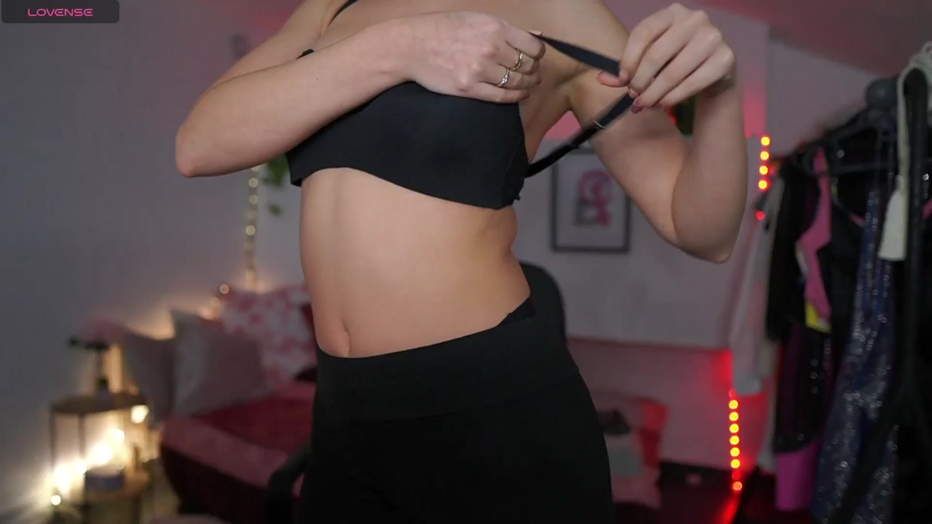 Gallery image thumbnail from Alexis__Texas's myfreecams stream on, 12/03/2024, 19:59 image 16 of 20