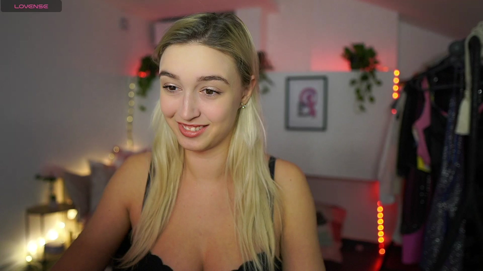 Gallery image thumbnail from Alexis__Texas's myfreecams stream on, 12/03/2024, 19:59 image 13 of 20