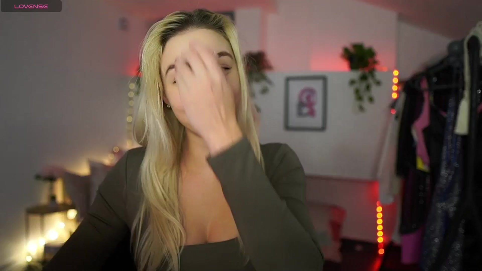 Gallery image thumbnail from Alexis__Texas's myfreecams stream on, 12/03/2024, 19:59 image 2 of 20