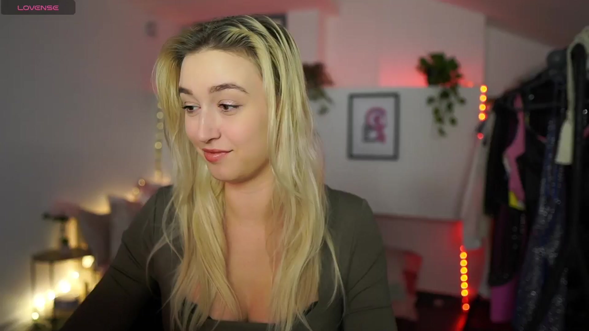 Gallery image thumbnail from Alexis__Texas's myfreecams stream on, 12/03/2024, 19:59 image 1 of 20