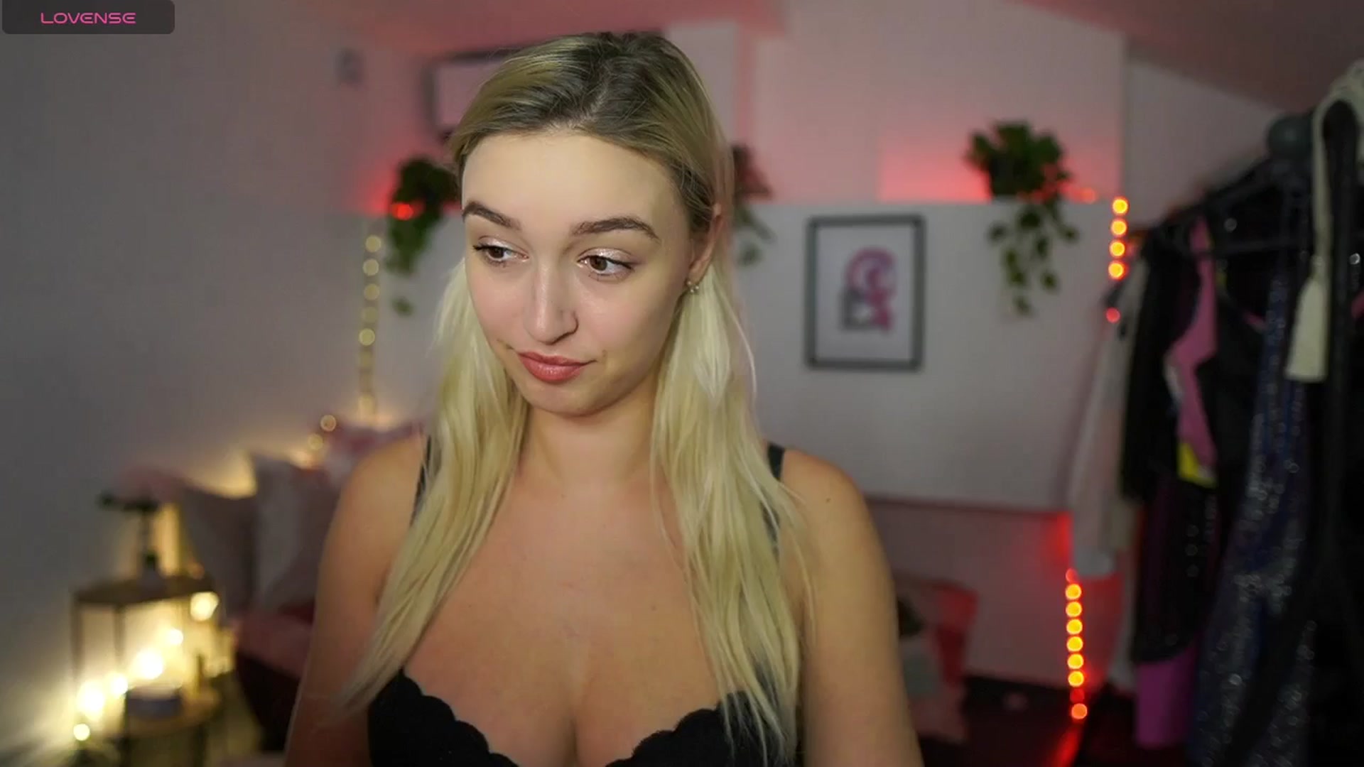 Gallery image thumbnail from Alexis__Texas's myfreecams stream on, 12/03/2024, 19:59 image 12 of 20
