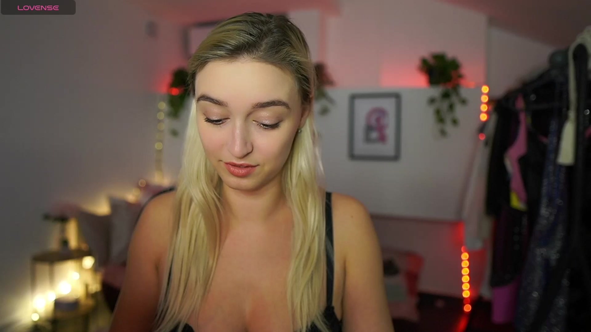 Gallery image thumbnail from Alexis__Texas's myfreecams stream on, 12/03/2024, 21:17 image 14 of 20