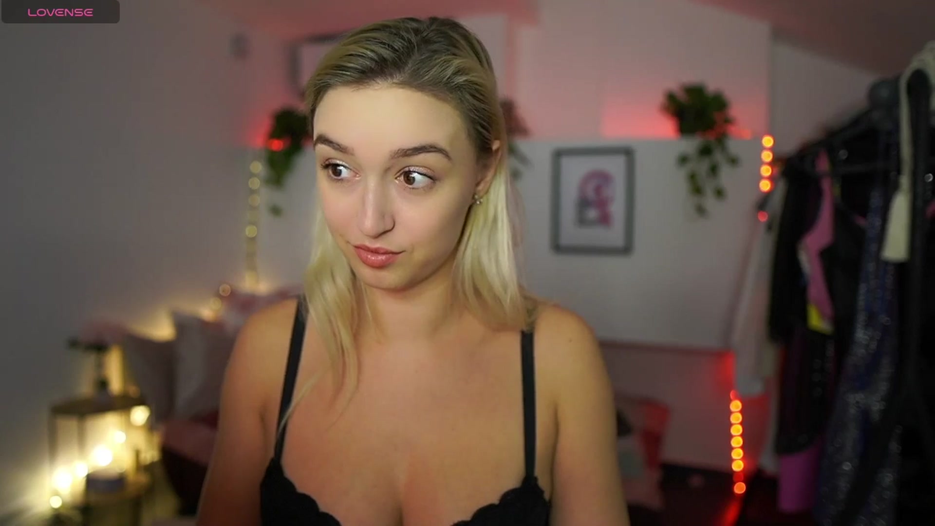 Gallery image thumbnail from Alexis__Texas's myfreecams stream on, 12/03/2024, 21:17 image 3 of 20