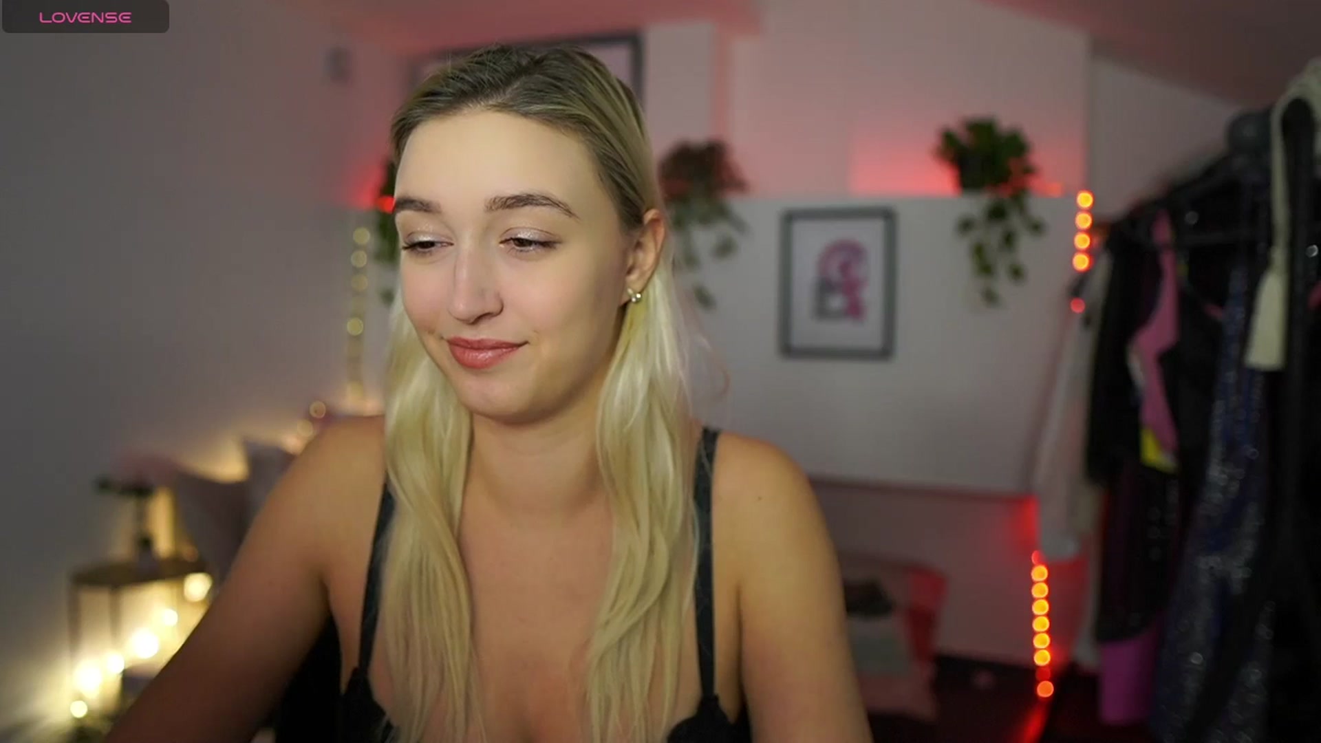 Gallery image thumbnail from Alexis__Texas's myfreecams stream on, 12/03/2024, 21:17 image 9 of 20