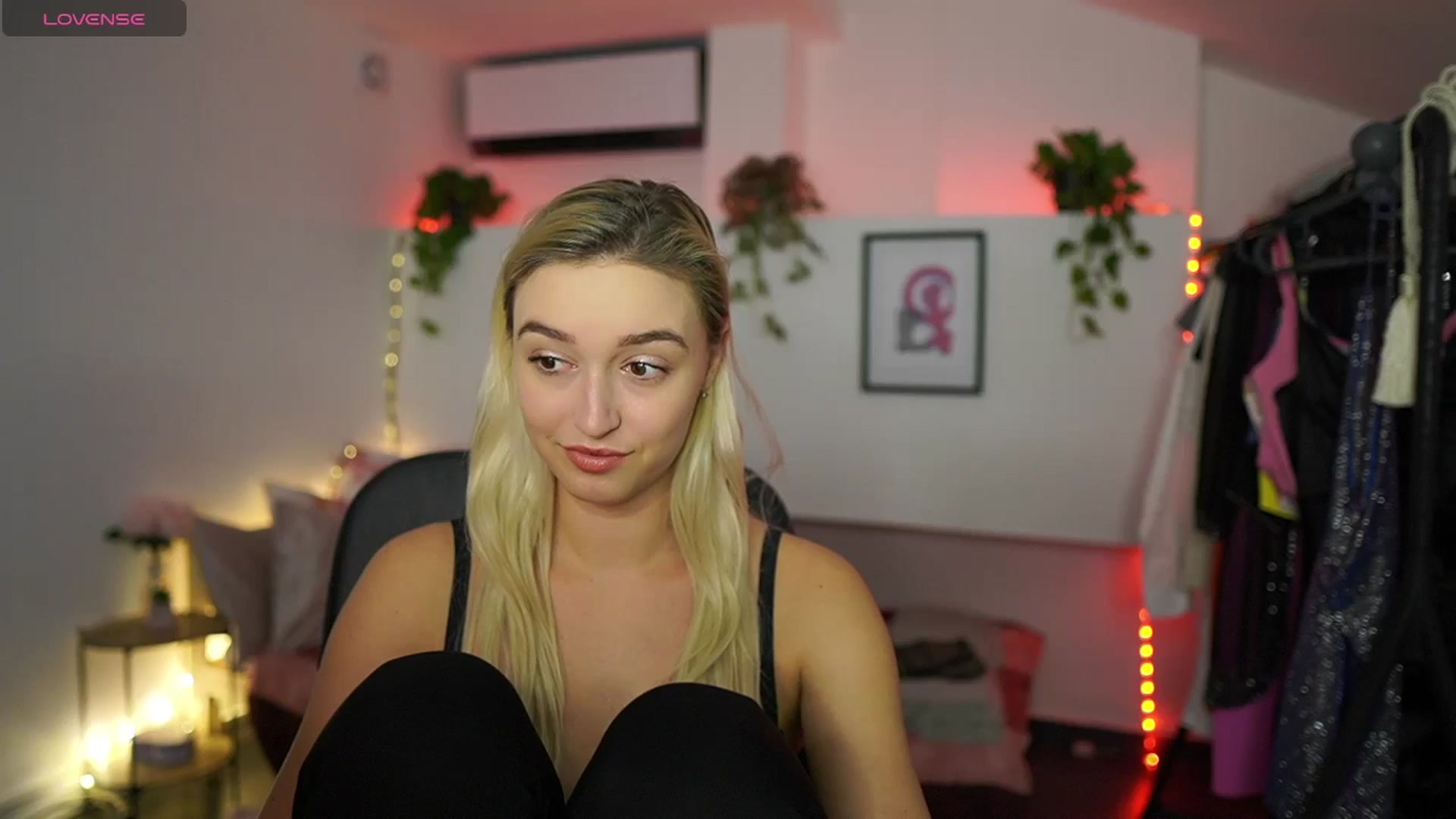 Gallery image thumbnail from Alexis__Texas's myfreecams stream on, 12/03/2024, 21:17 image 7 of 20