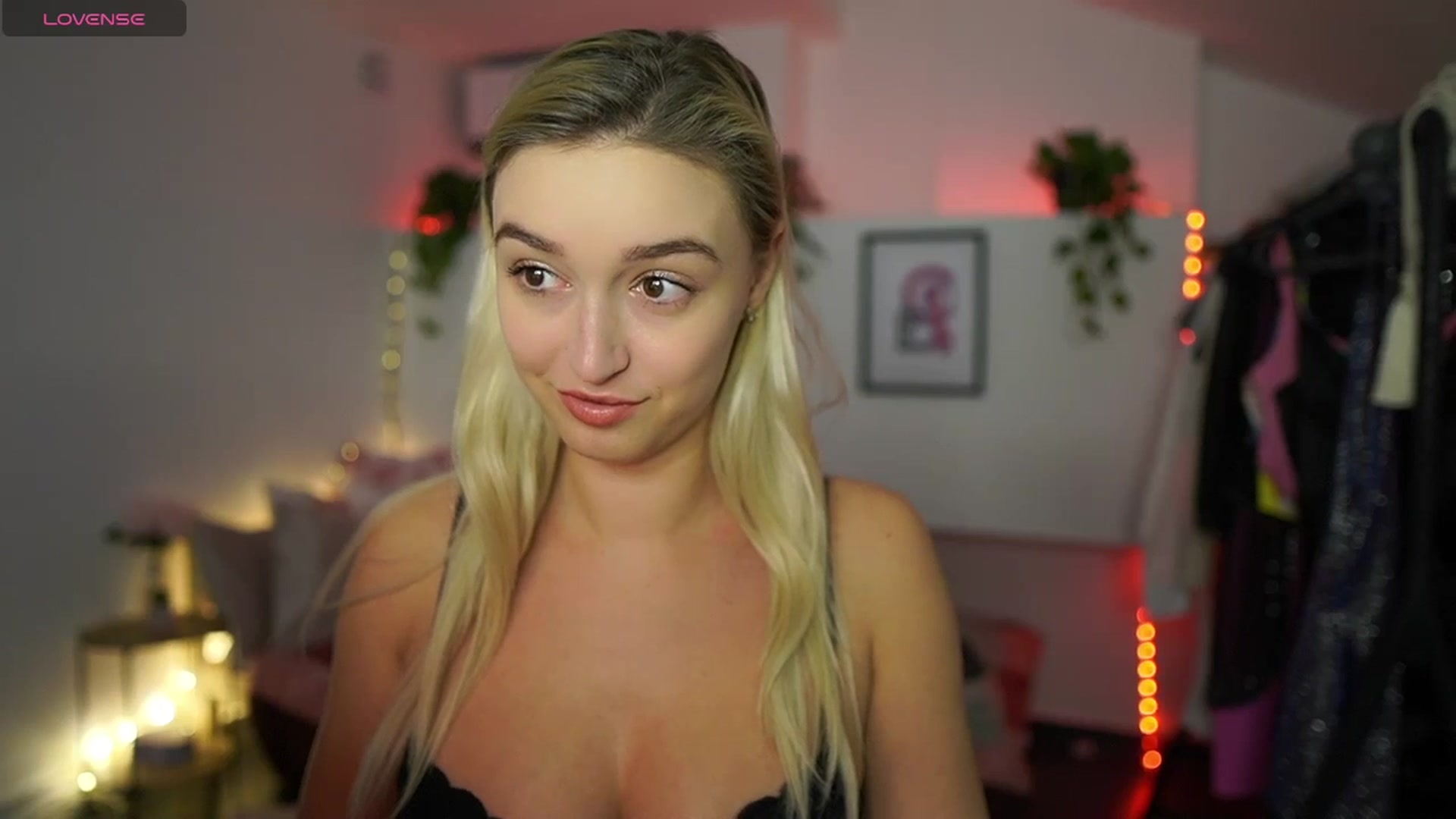 Gallery image thumbnail from Alexis__Texas's myfreecams stream on, 12/03/2024, 21:17 image 6 of 20