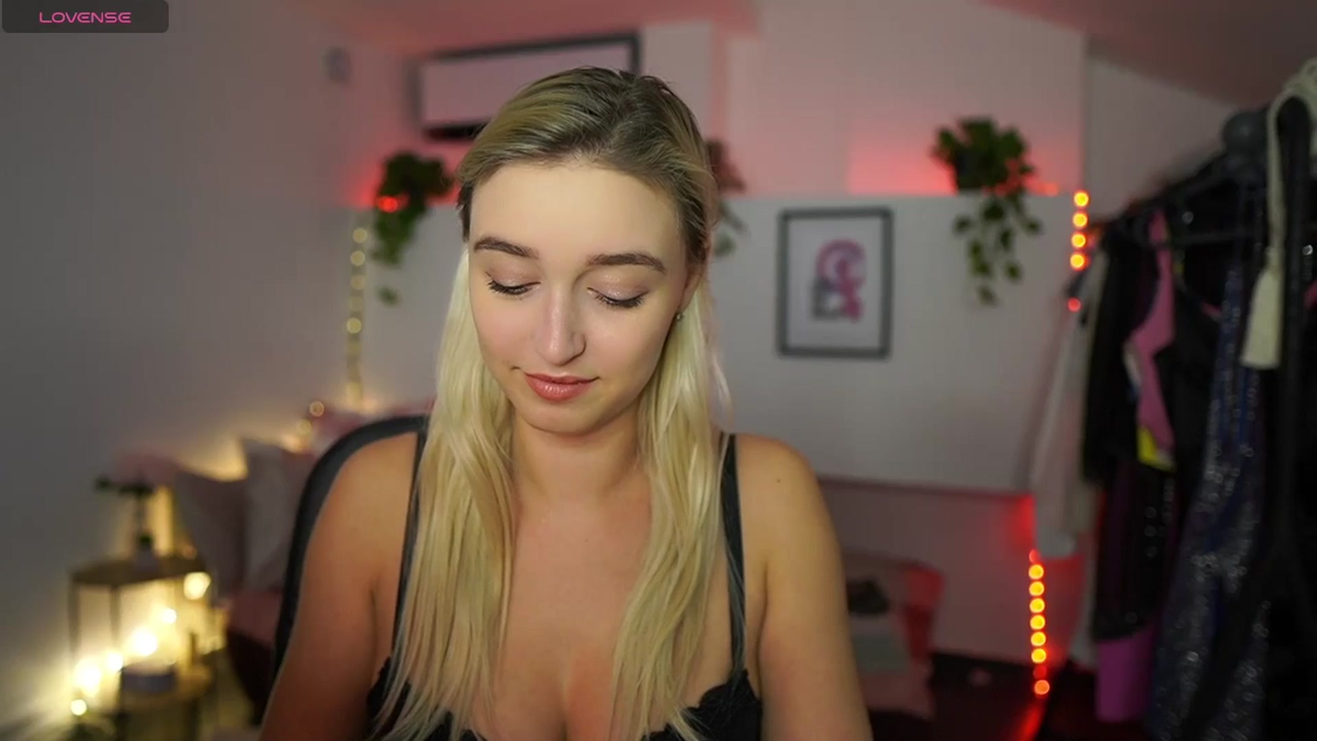 Gallery image thumbnail from Alexis__Texas's myfreecams stream on, 12/03/2024, 21:17 image 15 of 20