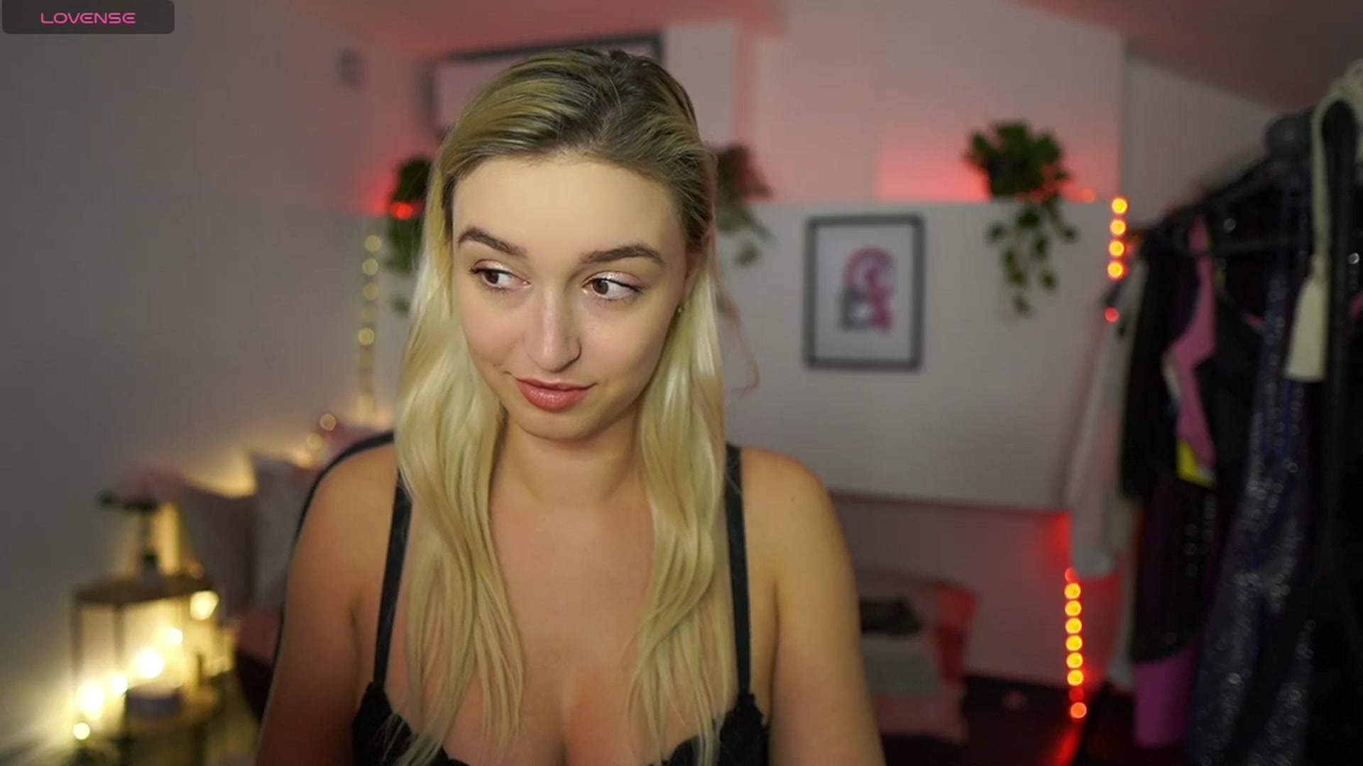 Gallery image thumbnail from Alexis__Texas's myfreecams stream on, 12/03/2024, 21:17 image 8 of 20