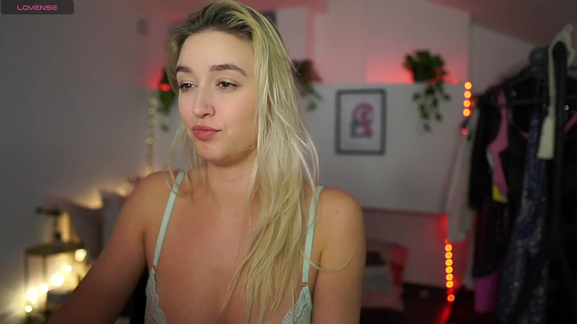 Gallery image thumbnail from Alexis__Texas's myfreecams stream on, 12/04/2024, 24:09 image 20 of 20