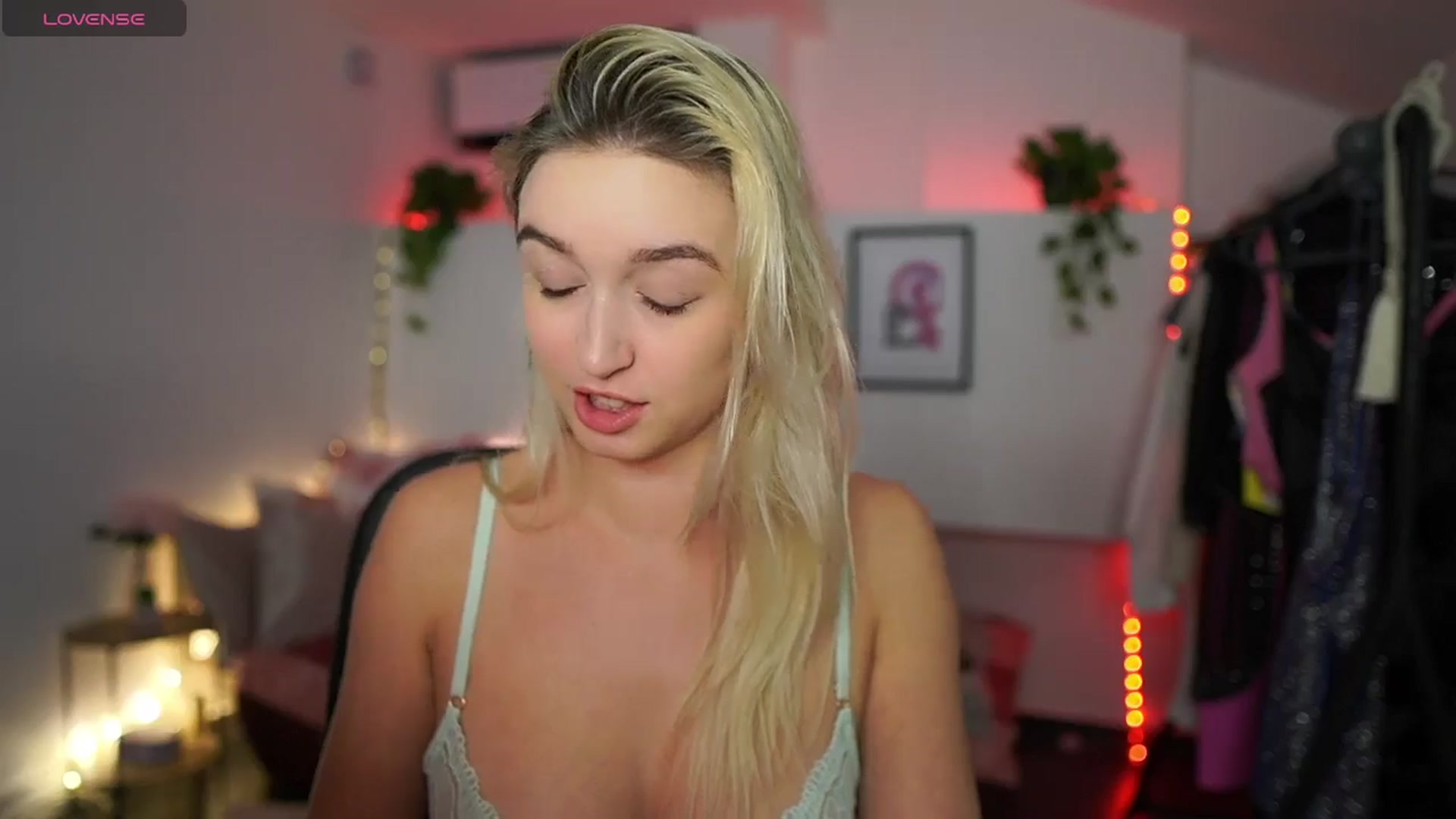 Gallery image thumbnail from Alexis__Texas's myfreecams stream on, 12/04/2024, 24:09 image 17 of 20