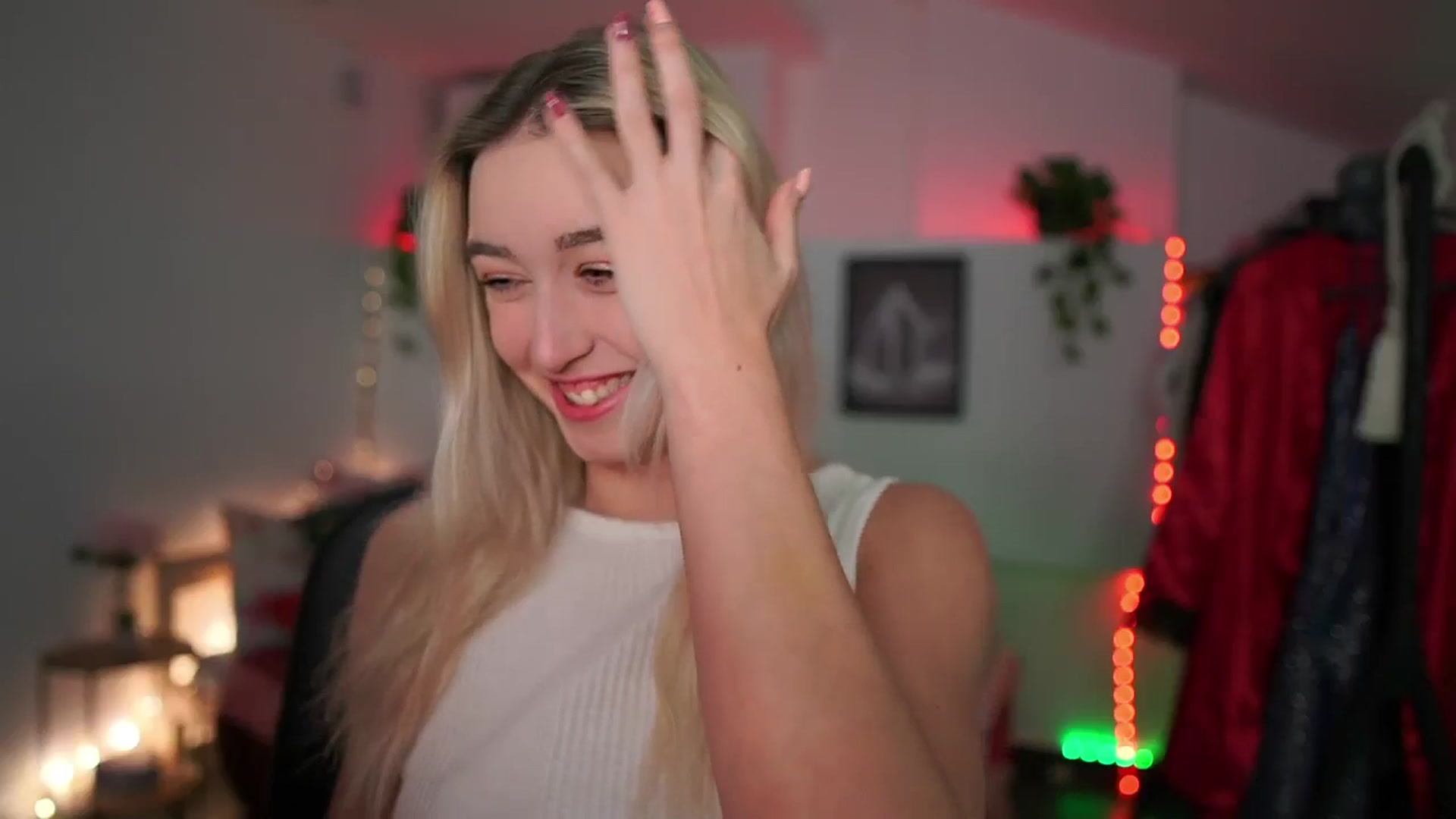 Gallery image thumbnail from Alexis__Texas's myfreecams stream on, 12/10/2024, 19:37 image 6 of 20