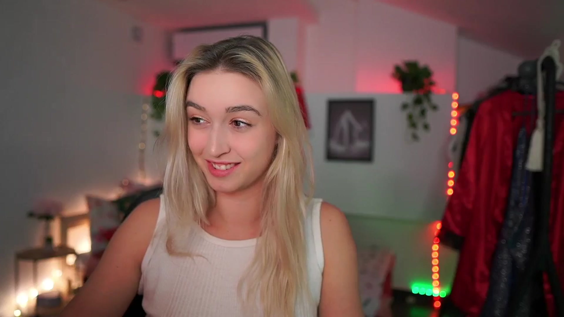 Gallery image thumbnail from Alexis__Texas's myfreecams stream on, 12/10/2024, 21:46 image 15 of 20