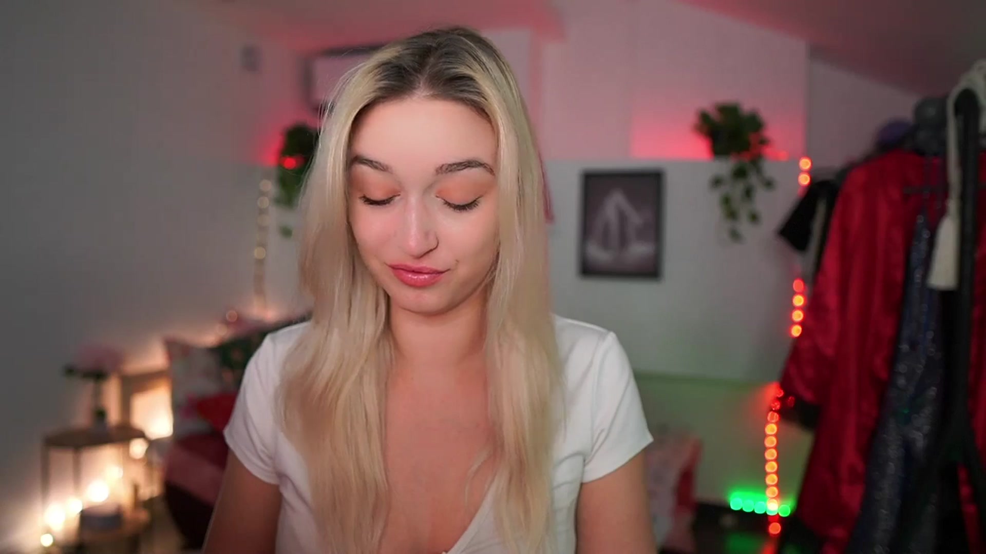 Gallery image thumbnail from Alexis__Texas's myfreecams stream on, 12/11/2024, 21:00 image 2 of 20